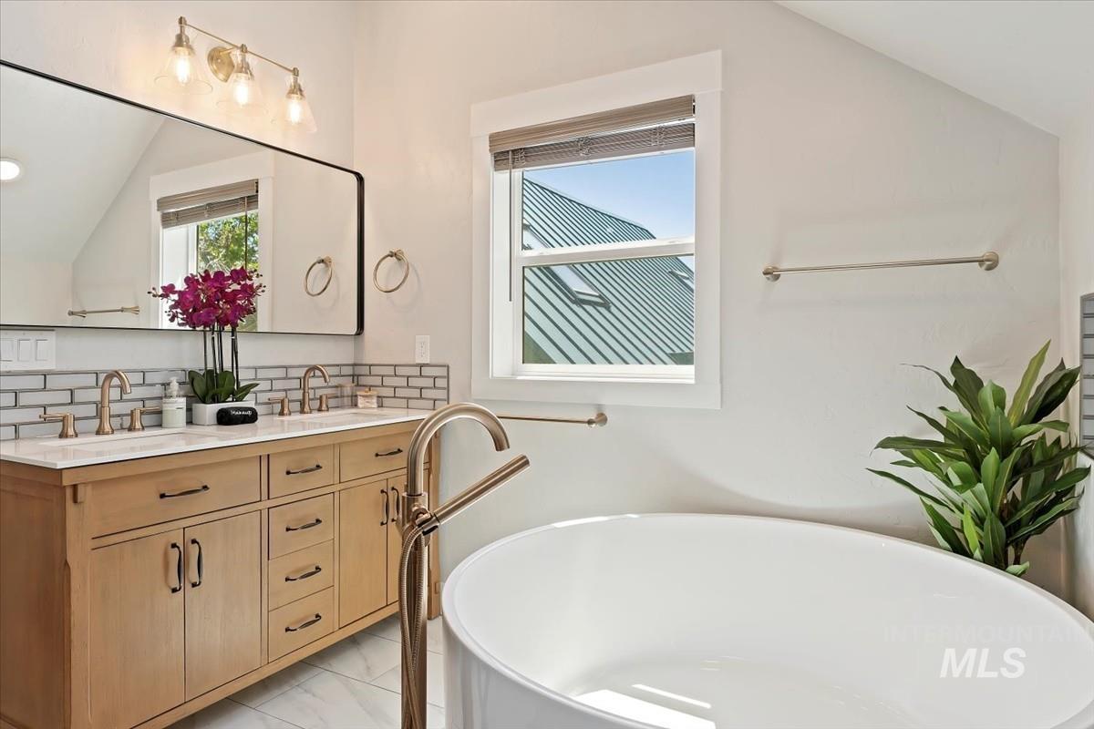 7756 N Basin Way Property Photo 21
