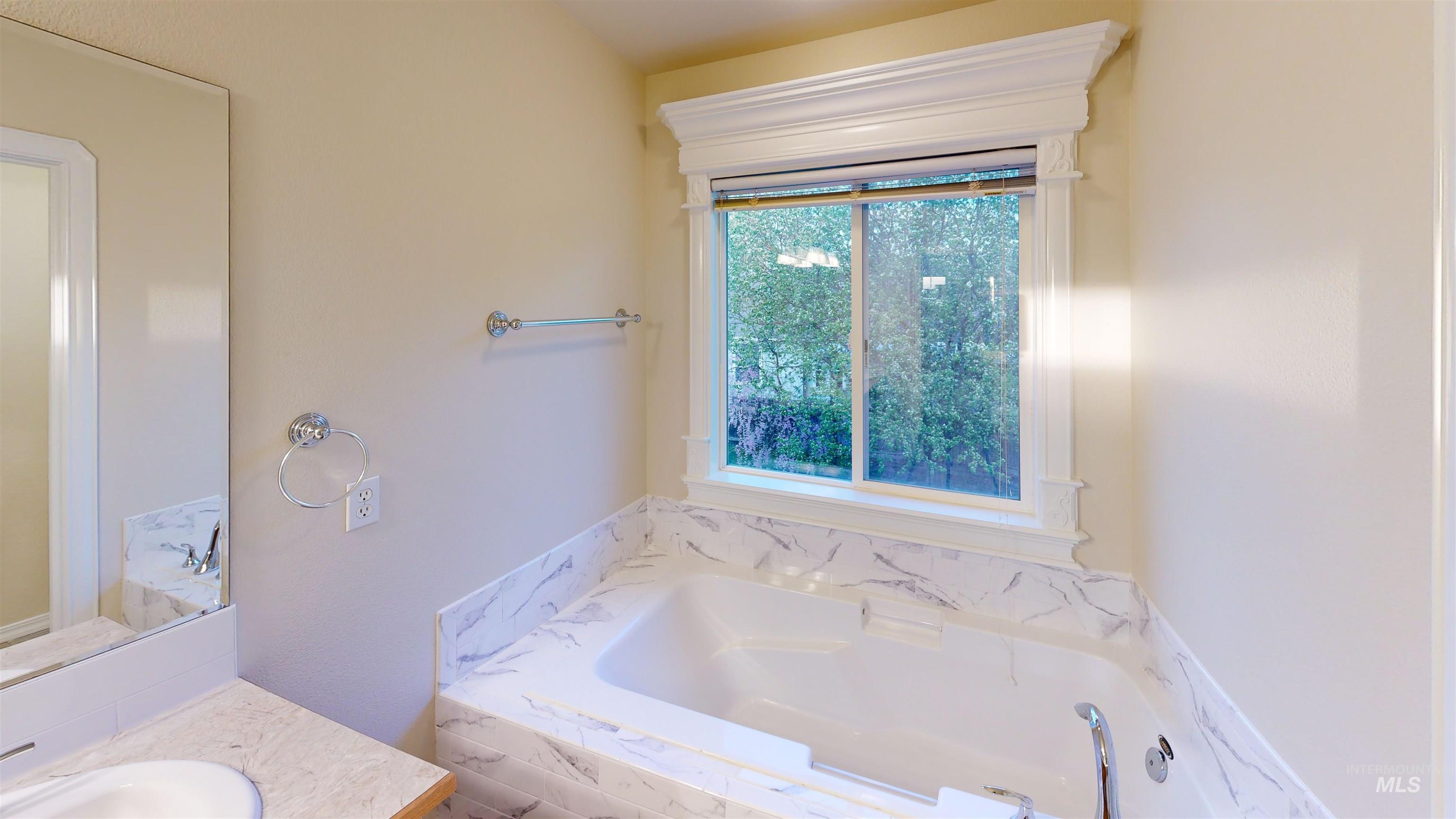 3036 S Grimes Creek Property Photo 20