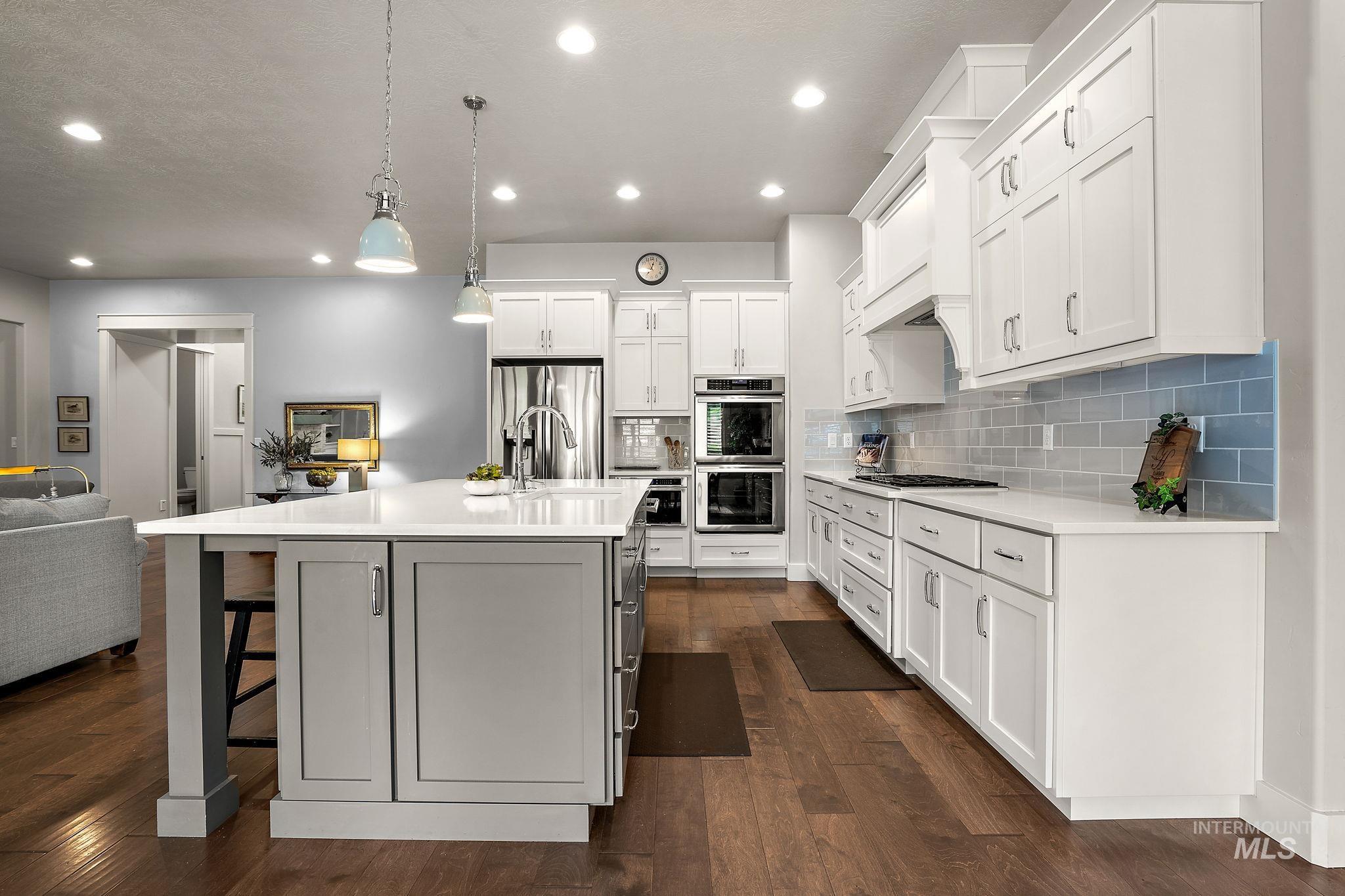 6922 N Agrarian Property Photo 17