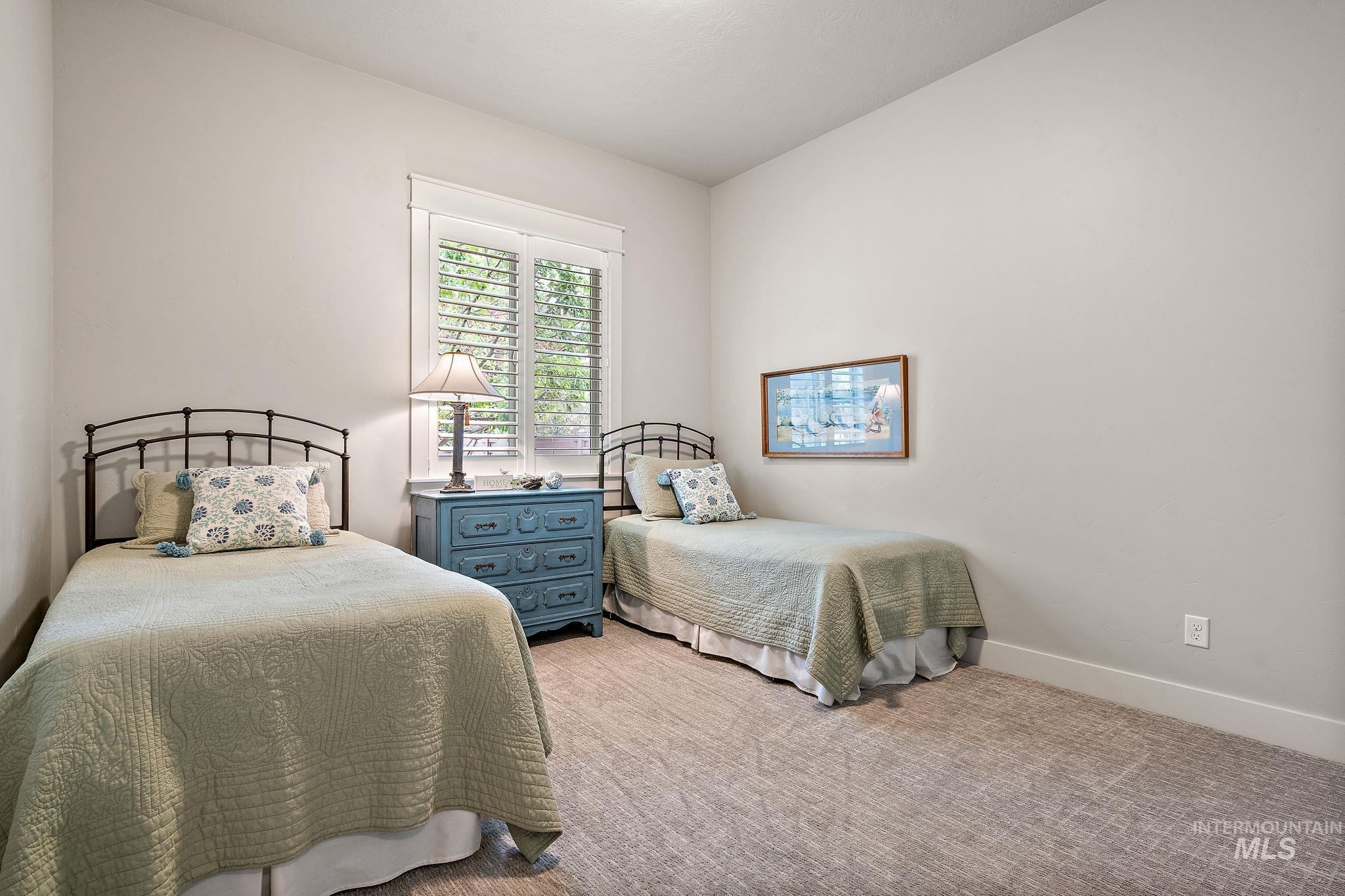6922 N Agrarian Property Photo 32