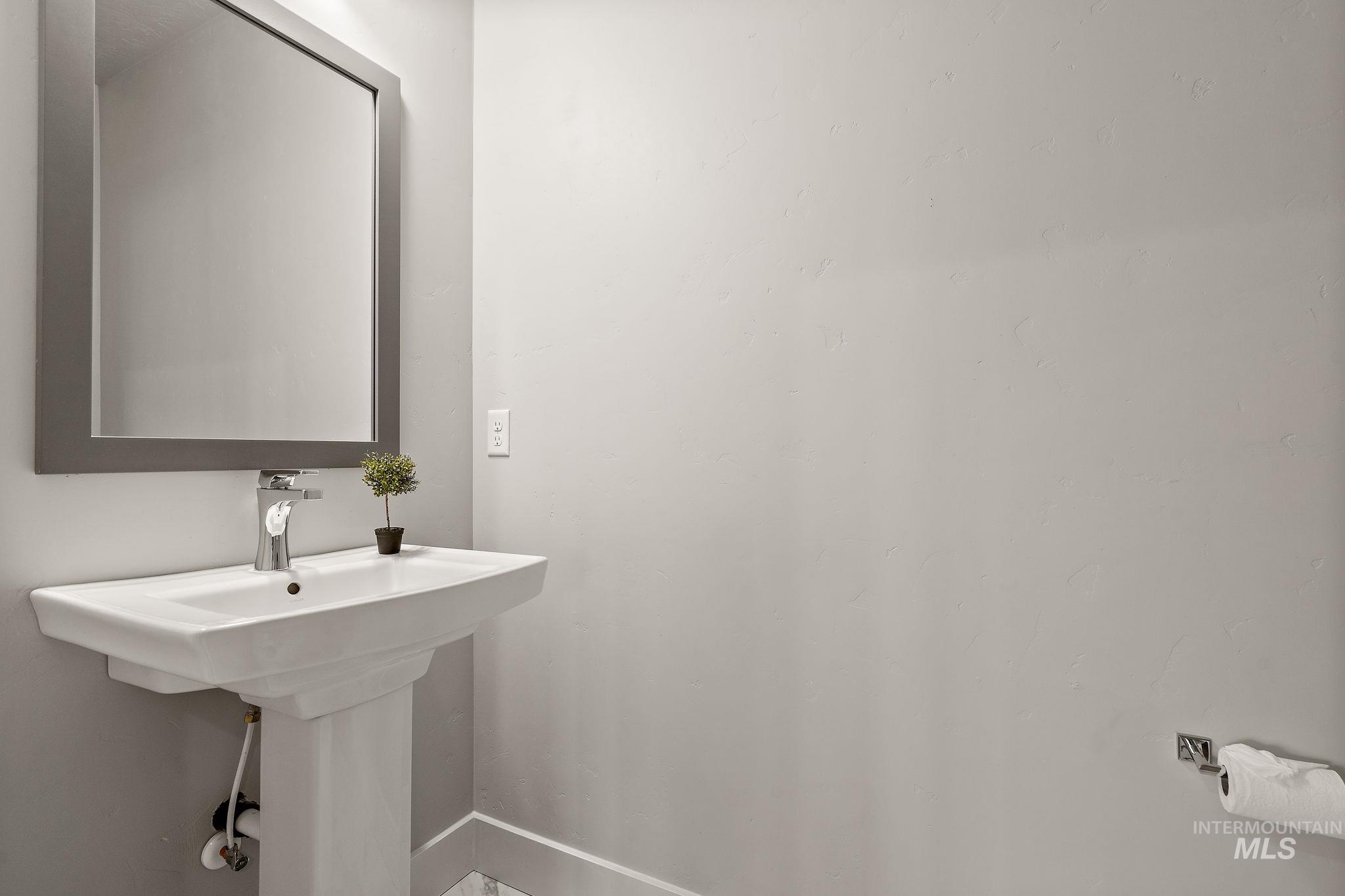 6922 N Agrarian Property Photo 39