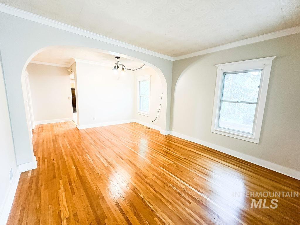 909 E 6th Property Photo 6