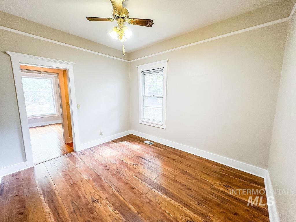 909 E 6th Property Photo 8