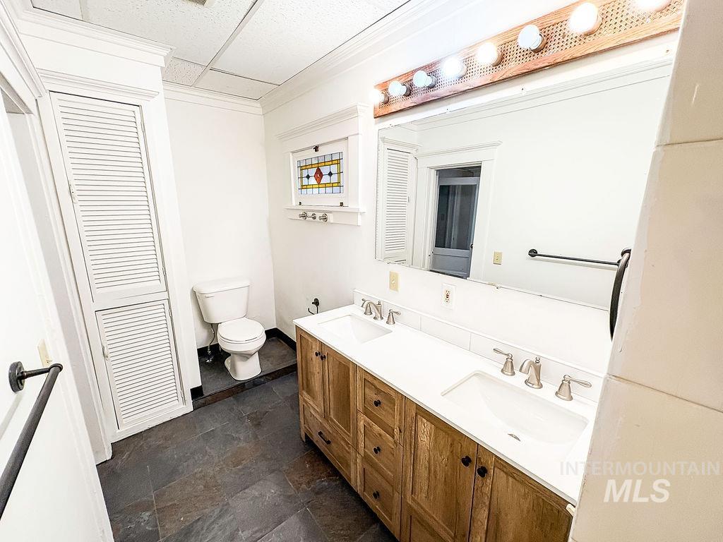 909 E 6th Property Photo 15