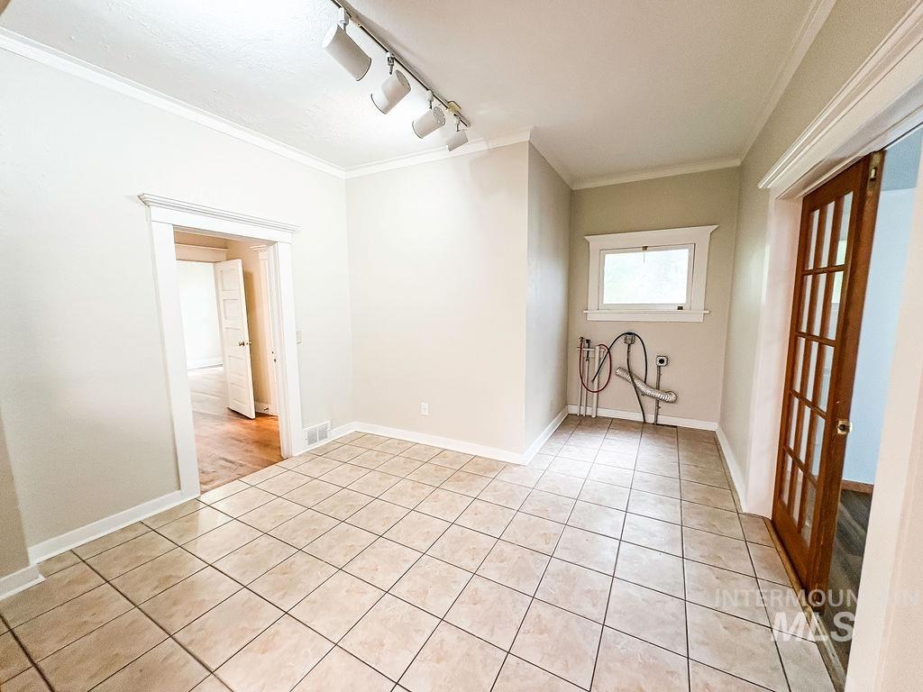 909 E 6th Property Photo 16