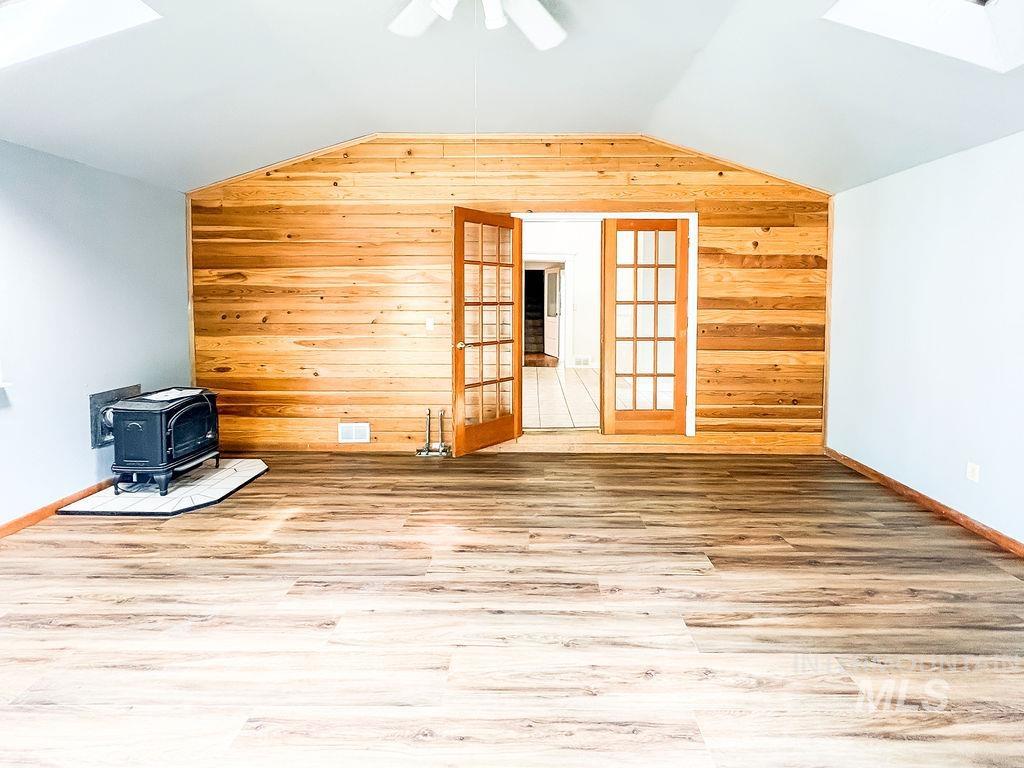 909 E 6th Property Photo 18