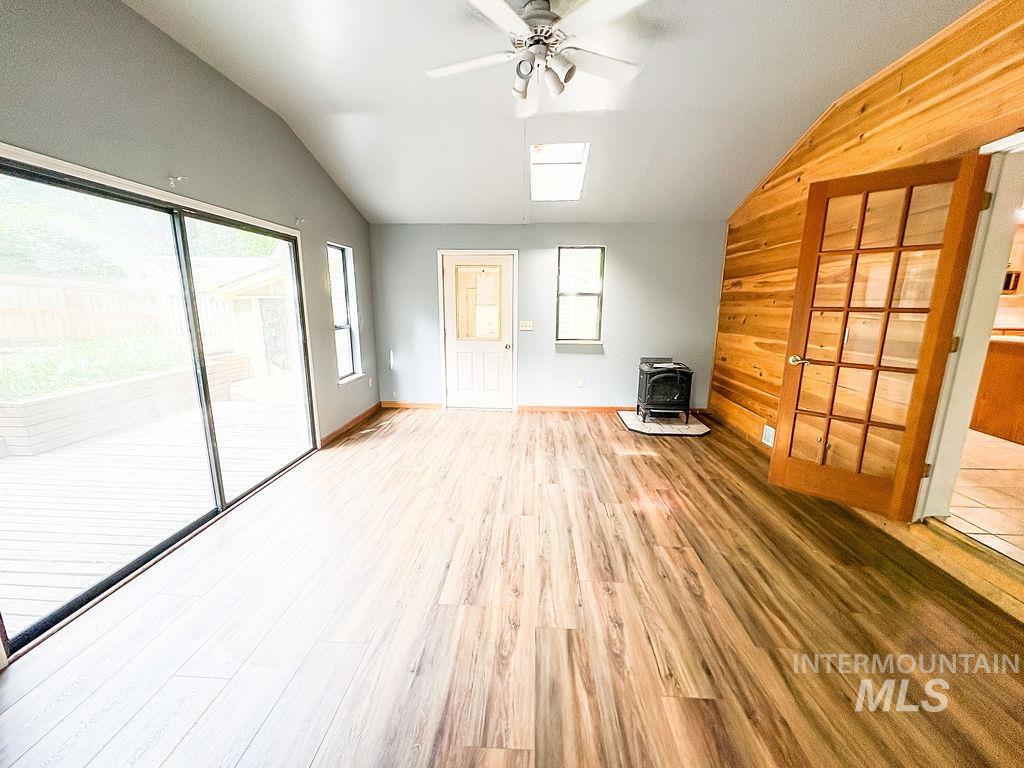 909 E 6th Property Photo 20