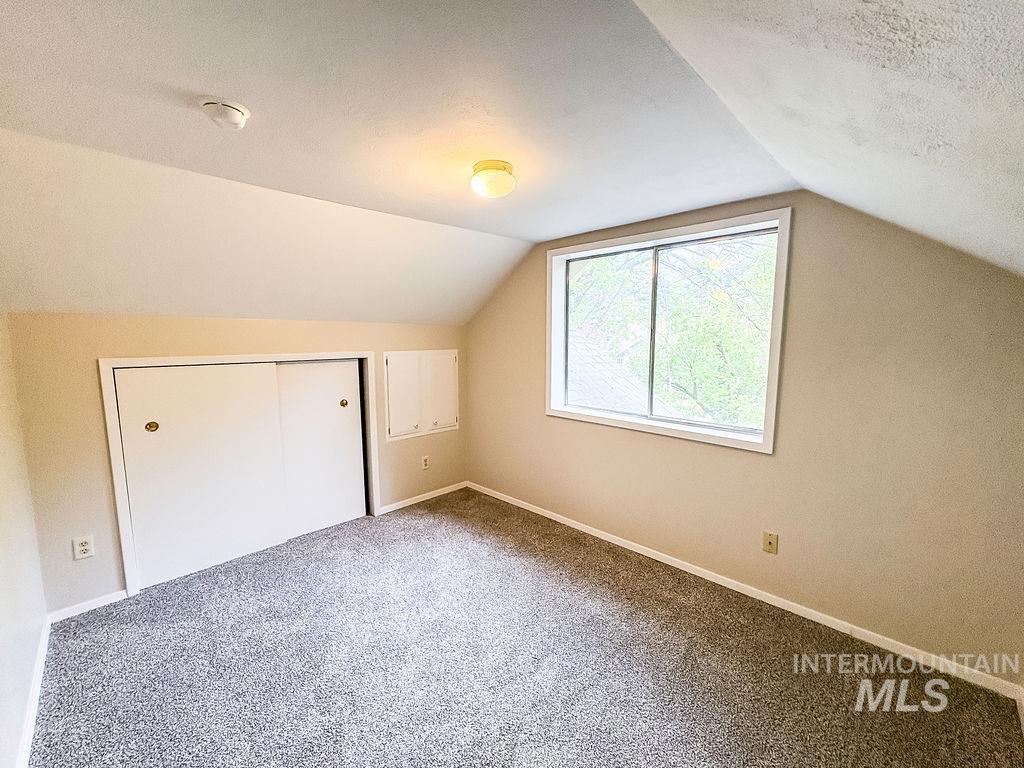 909 E 6th Property Photo 21