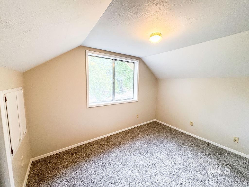 909 E 6th Property Photo 22