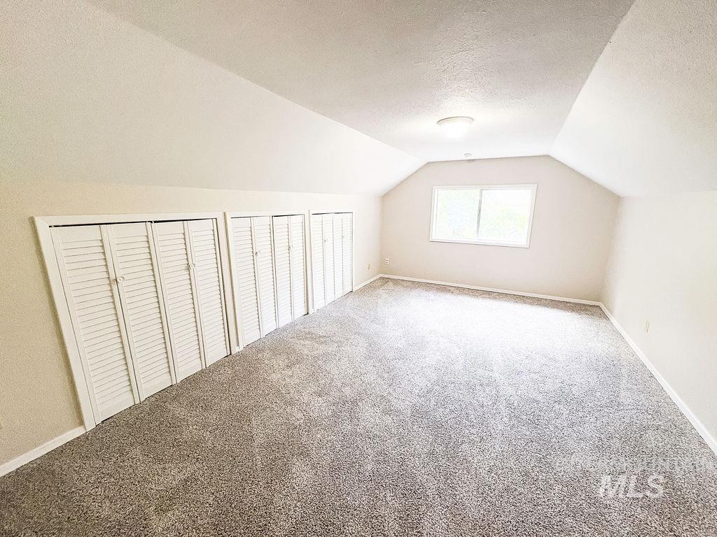 909 E 6th Property Photo 25