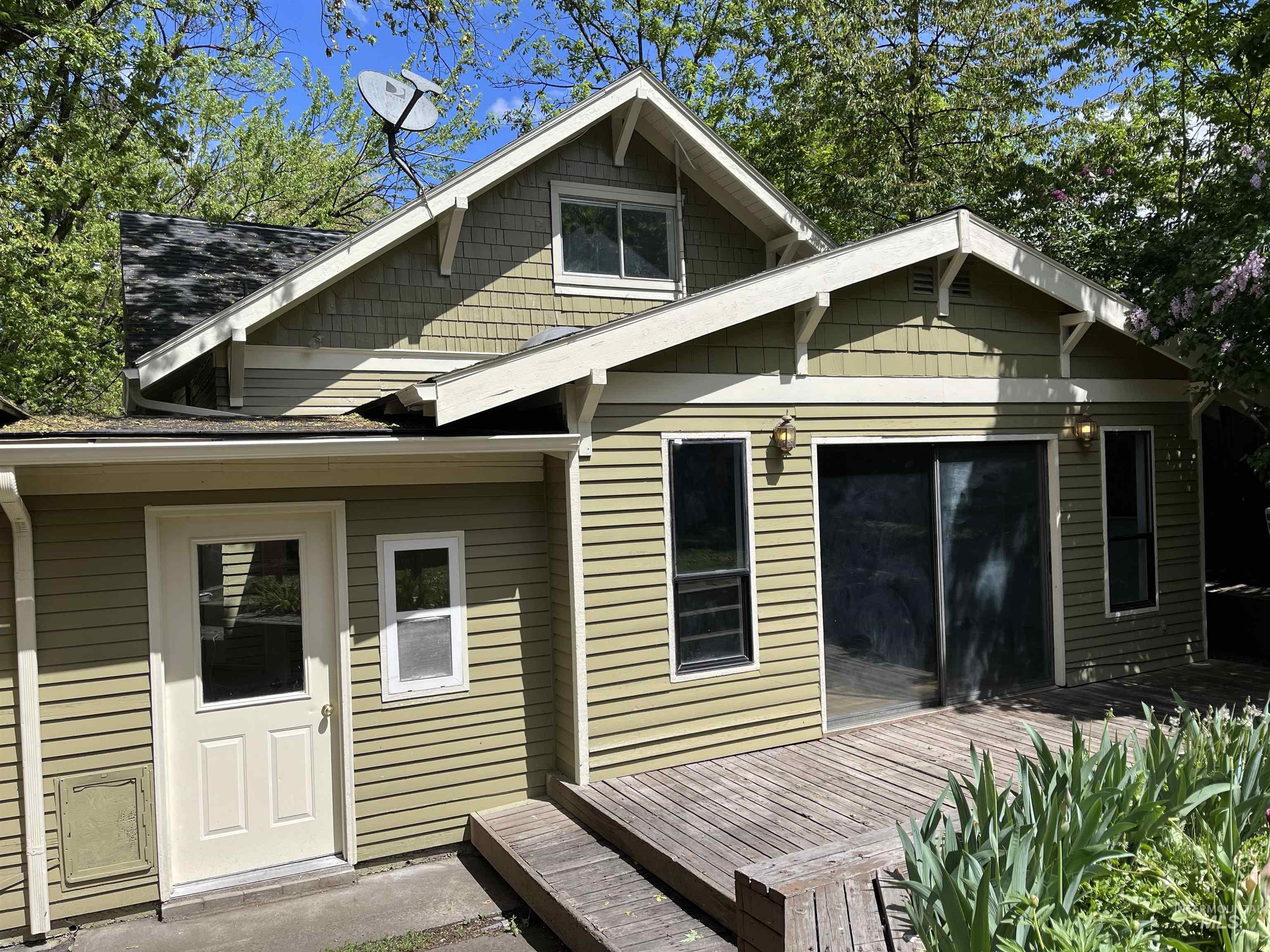 909 E 6th Property Photo 28