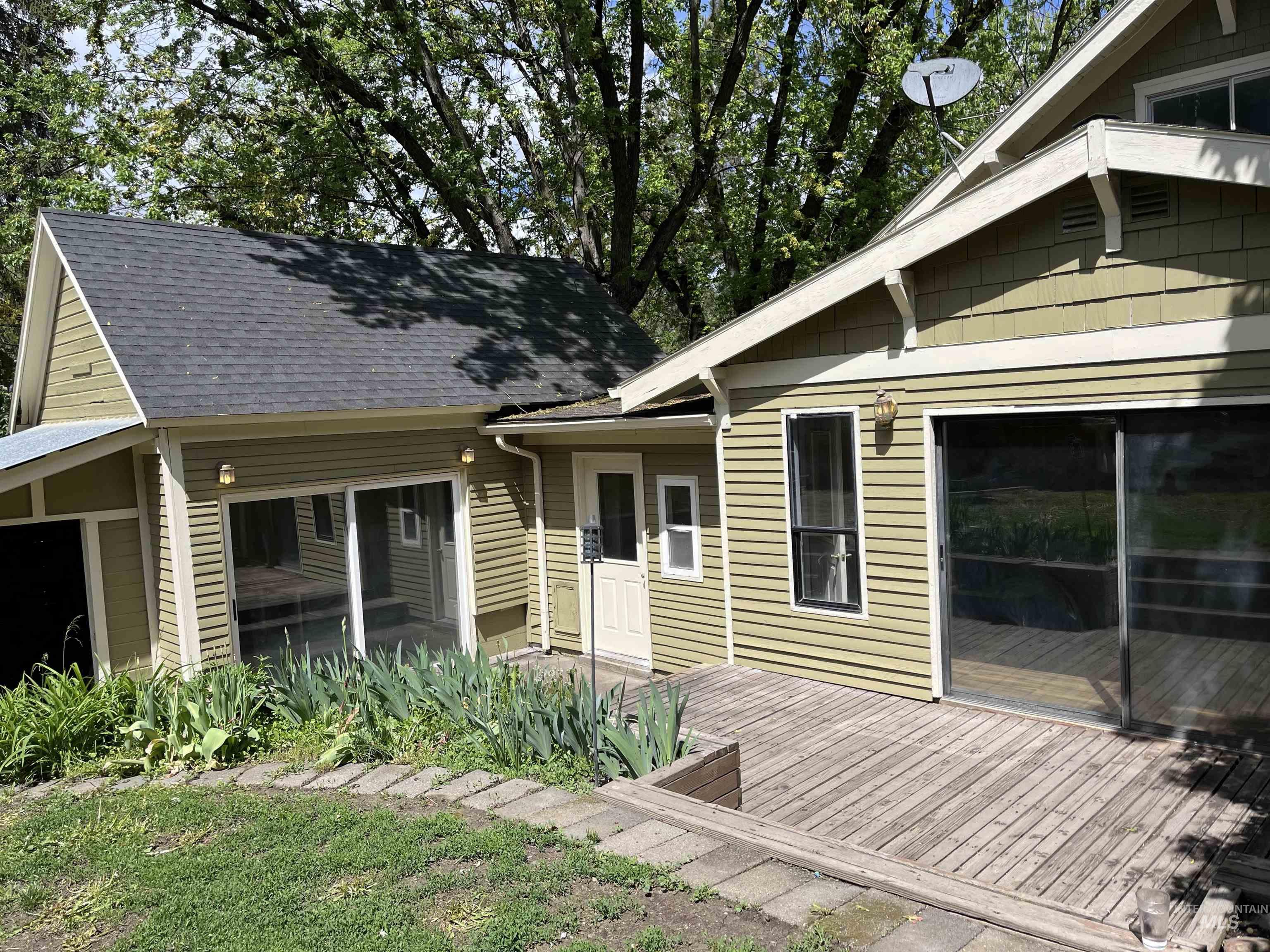 909 E 6th Property Photo 29