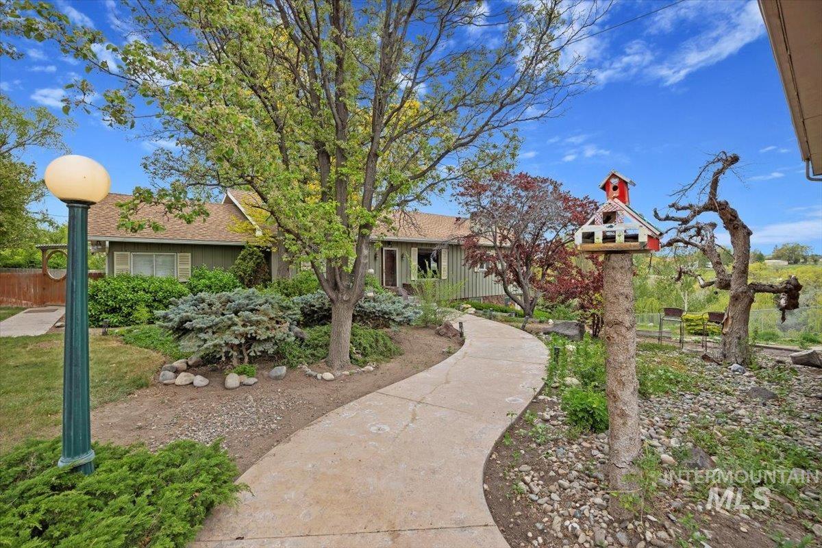 592 S Locust Street Property Photo 1