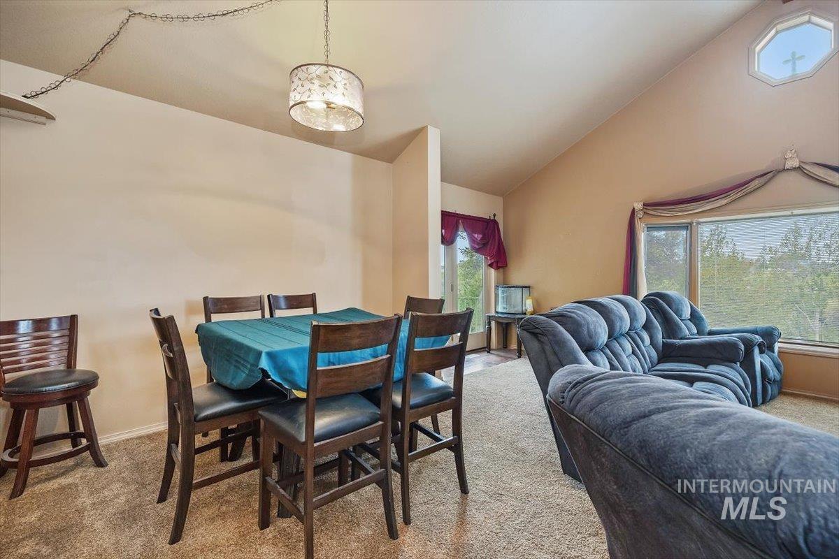 592 S Locust Street Property Photo 10