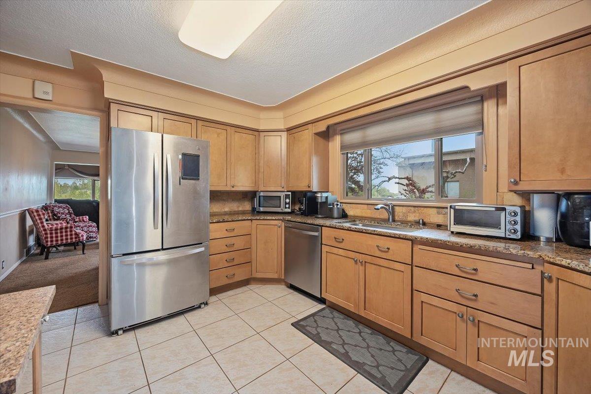 592 S Locust Street Property Photo 13