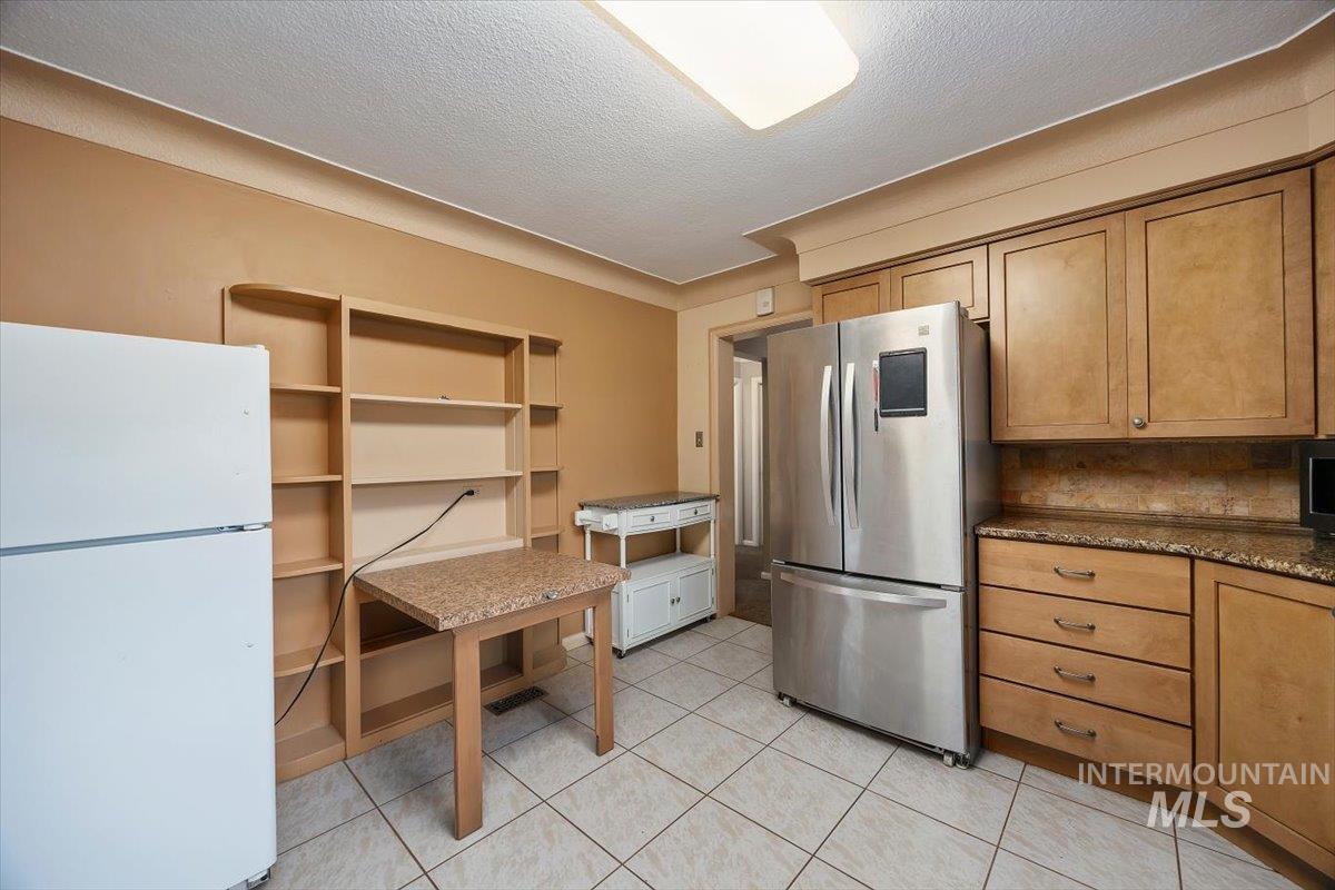 592 S Locust Street Property Photo 15