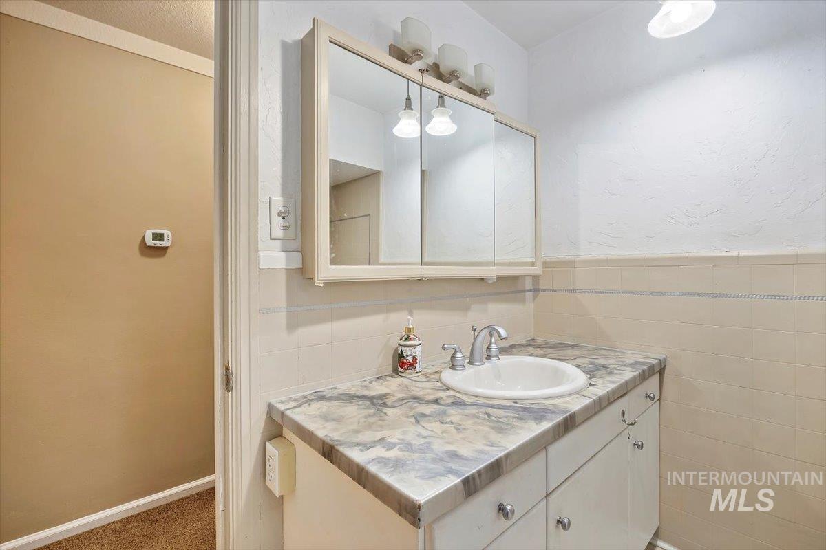 592 S Locust Street Property Photo 22