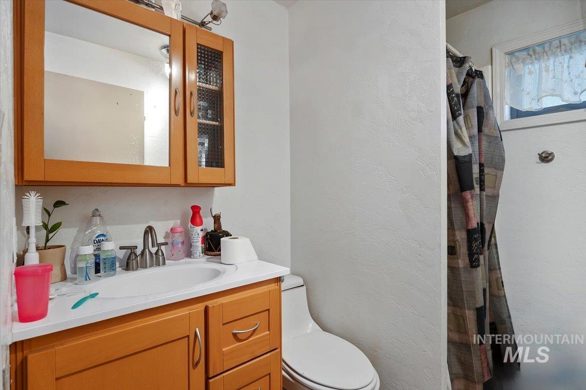 592 S Locust Street Property Photo 24
