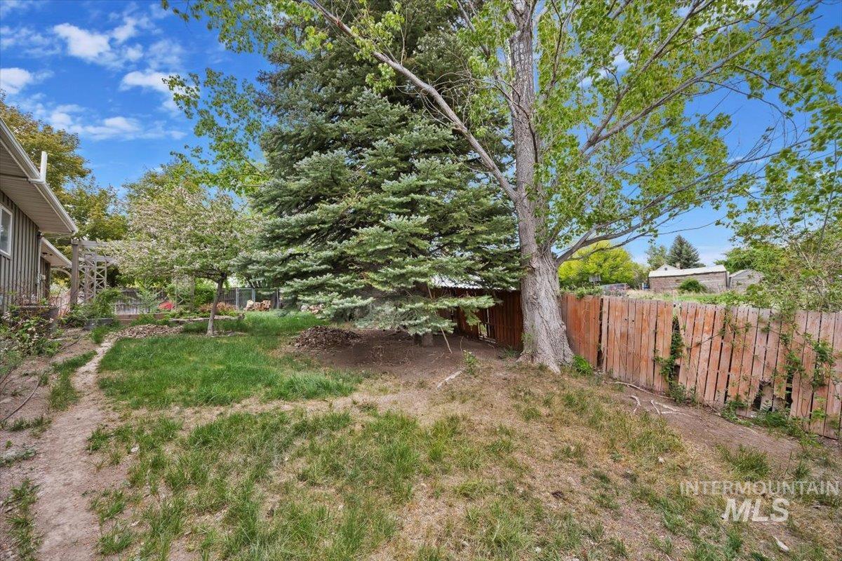 592 S Locust Street Property Photo 33