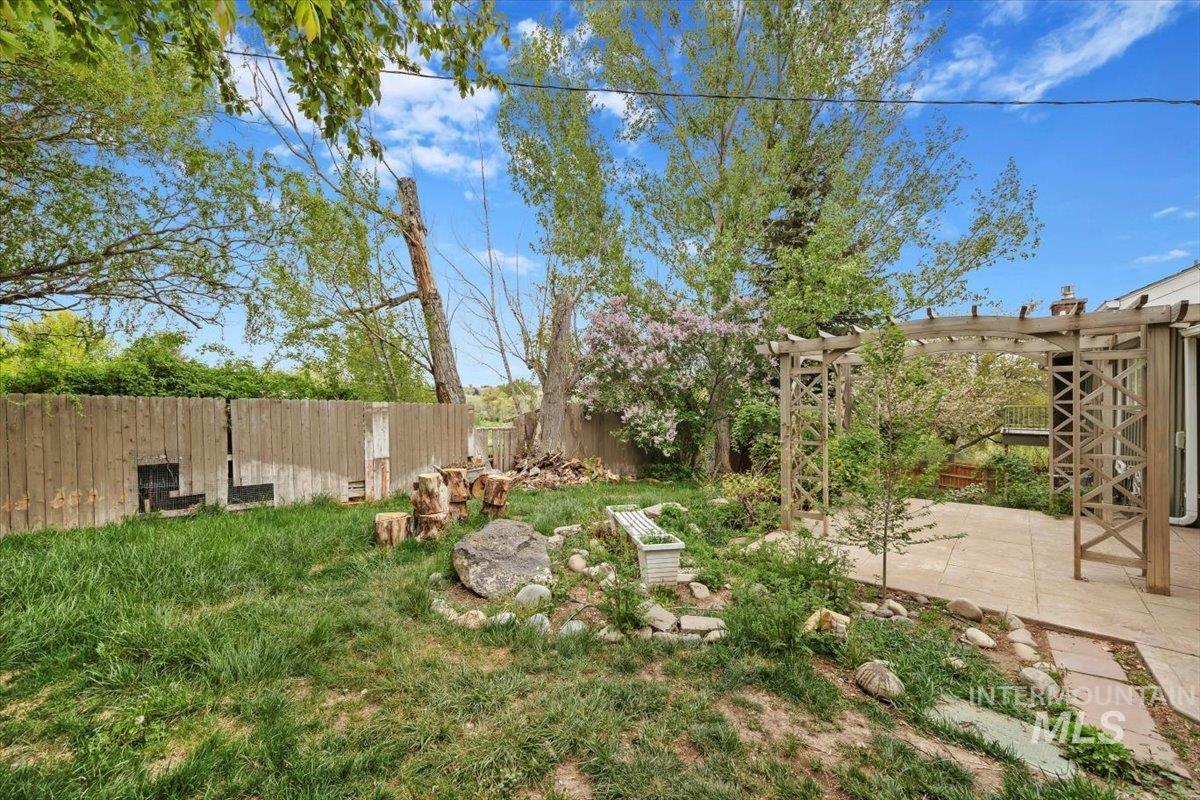 592 S Locust Street Property Photo 34