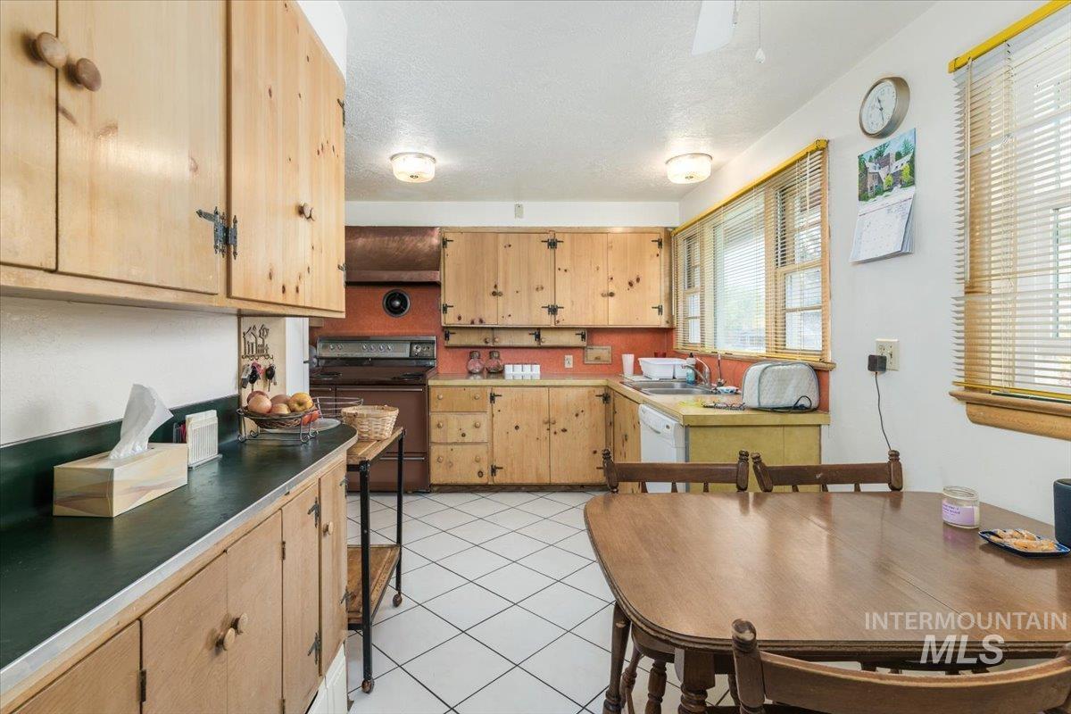 181 S 16th Place Property Photo 15