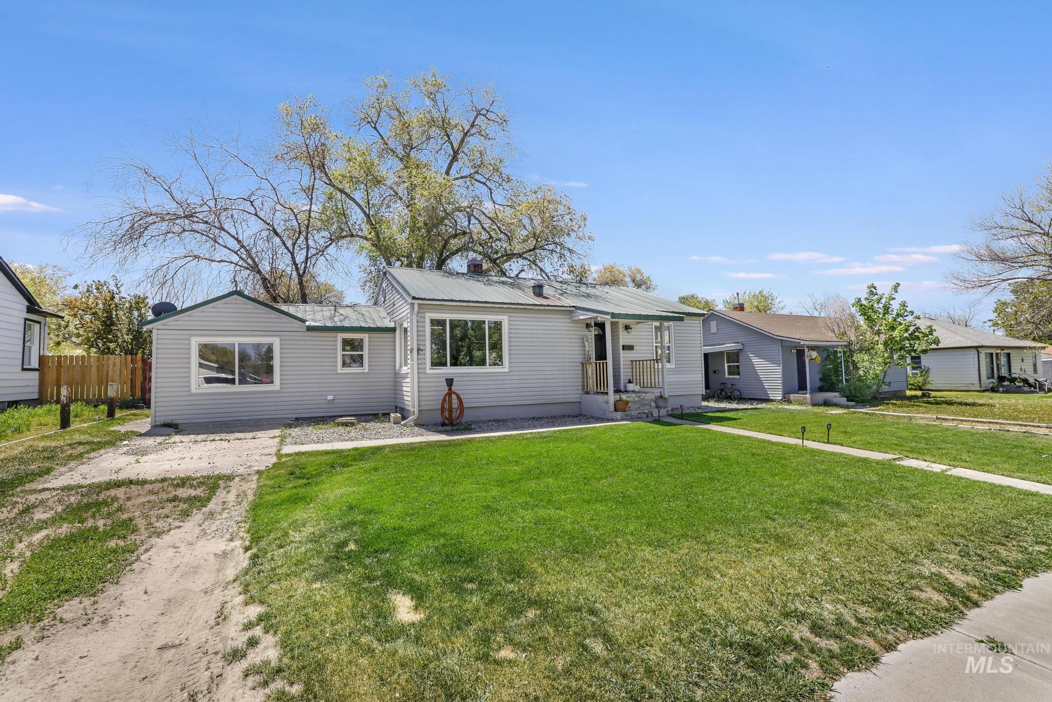 809 11th Avenue North Property Photo 4