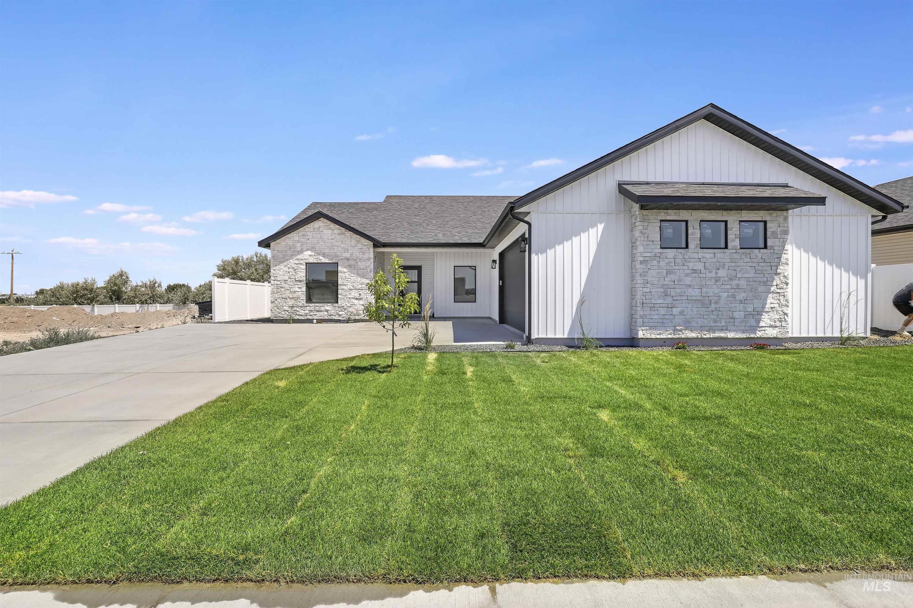 941 Gregory Way Property Photo 1