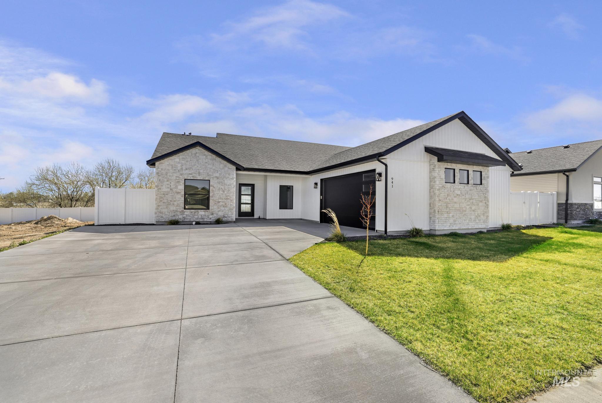 941 Gregory Way Property Photo 1