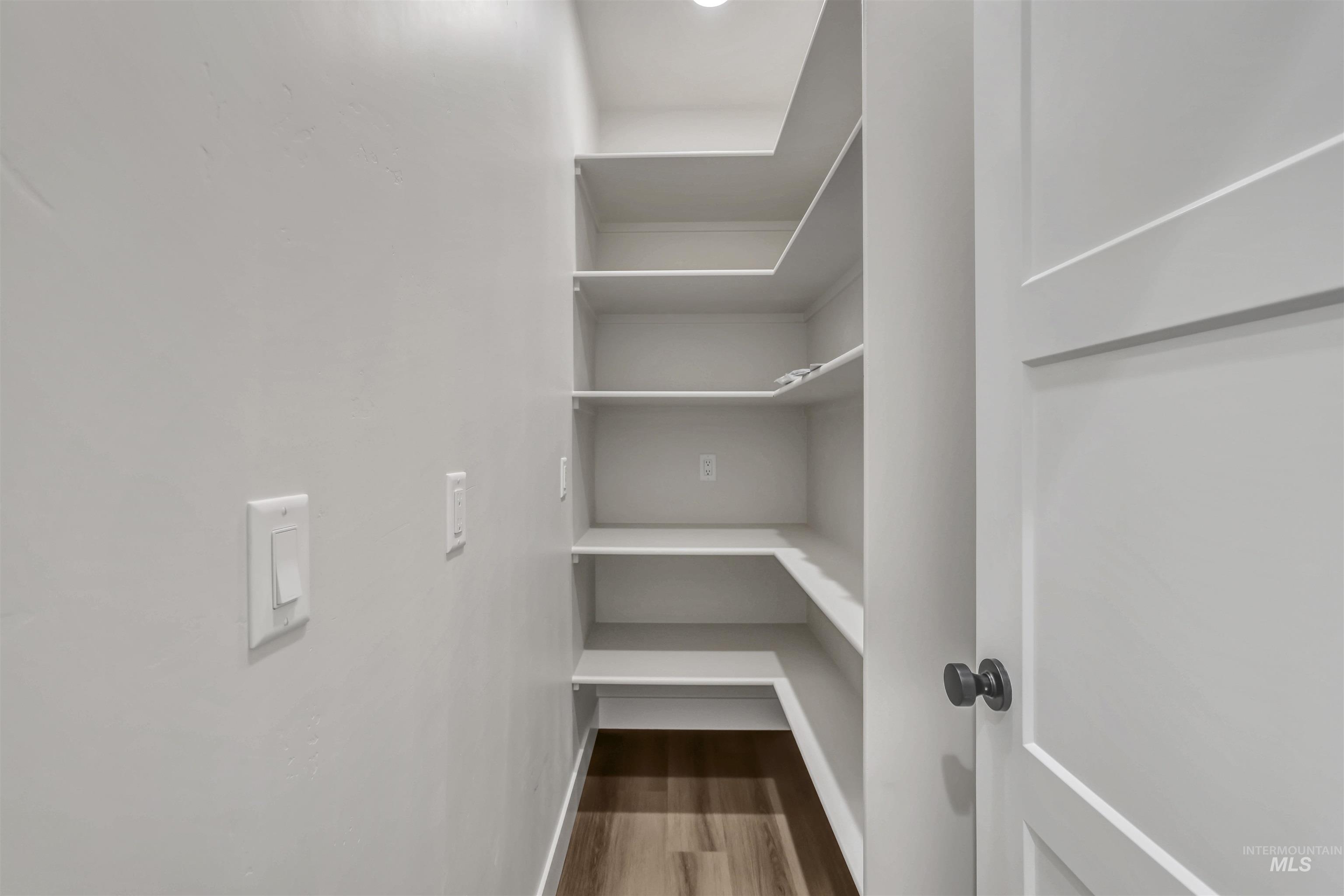 941 Gregory Way Property Photo 10