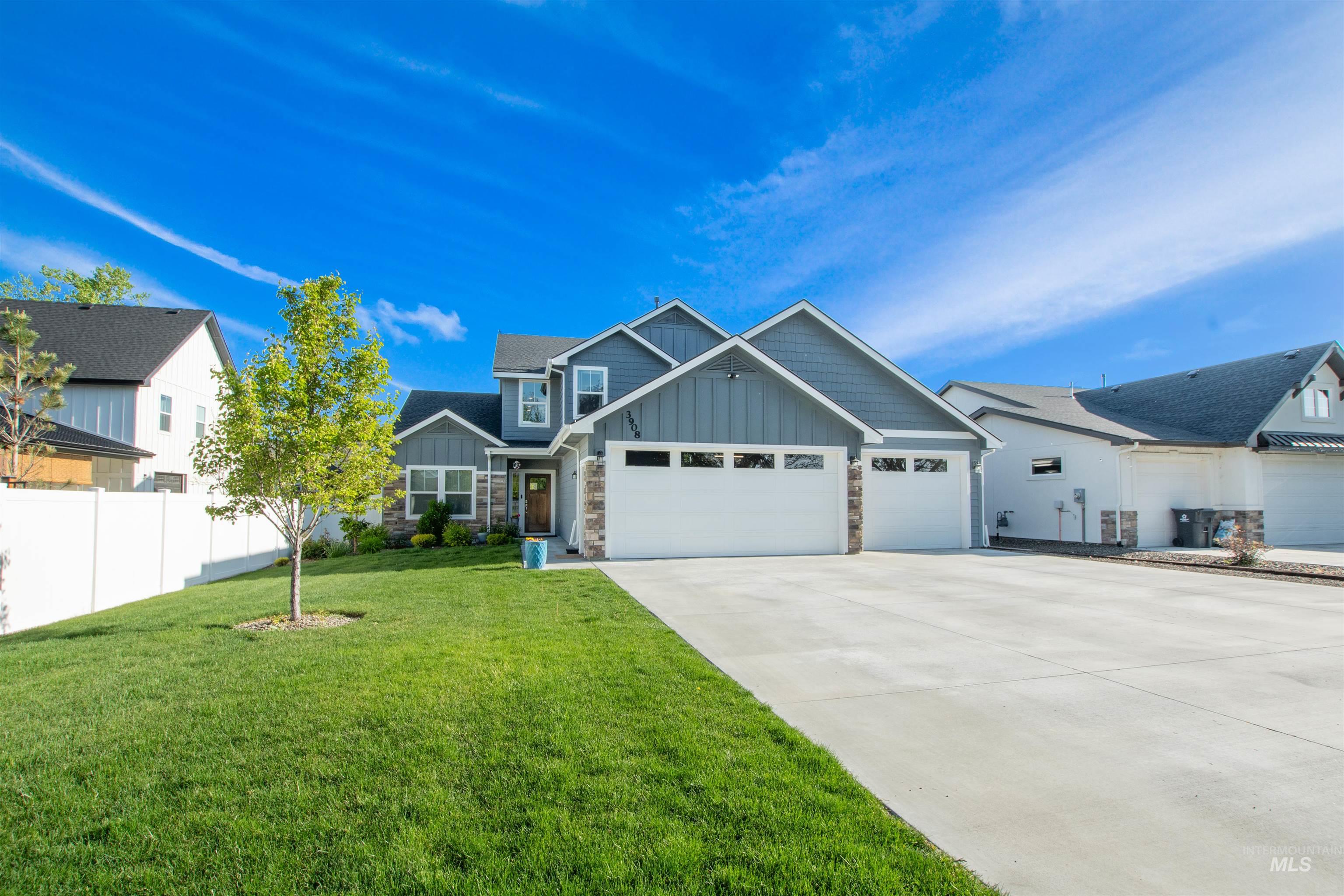3908 E Park Ridge Dr Property Photo 1