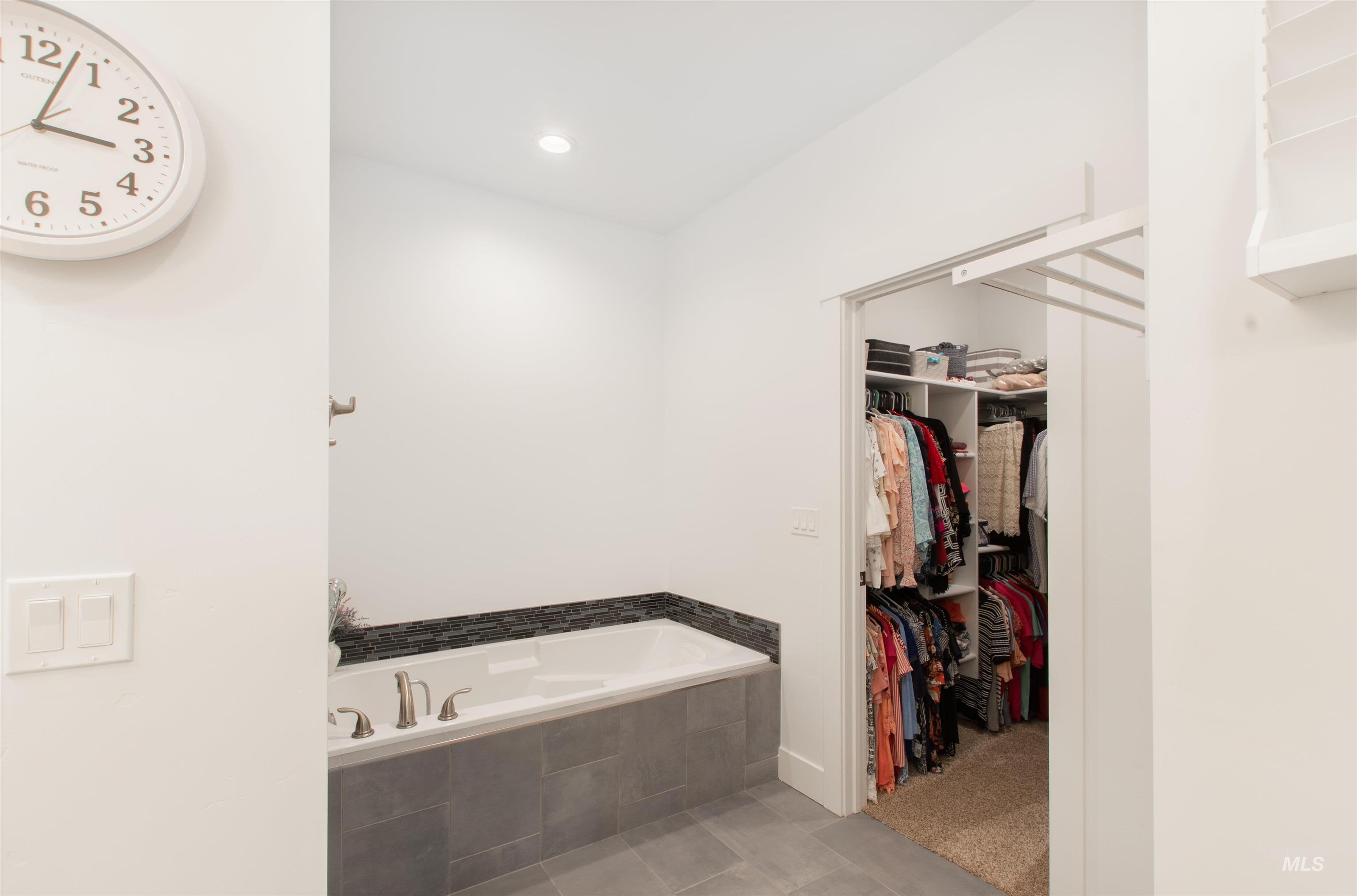 3908 E Parkridge Dr Property Photo 13