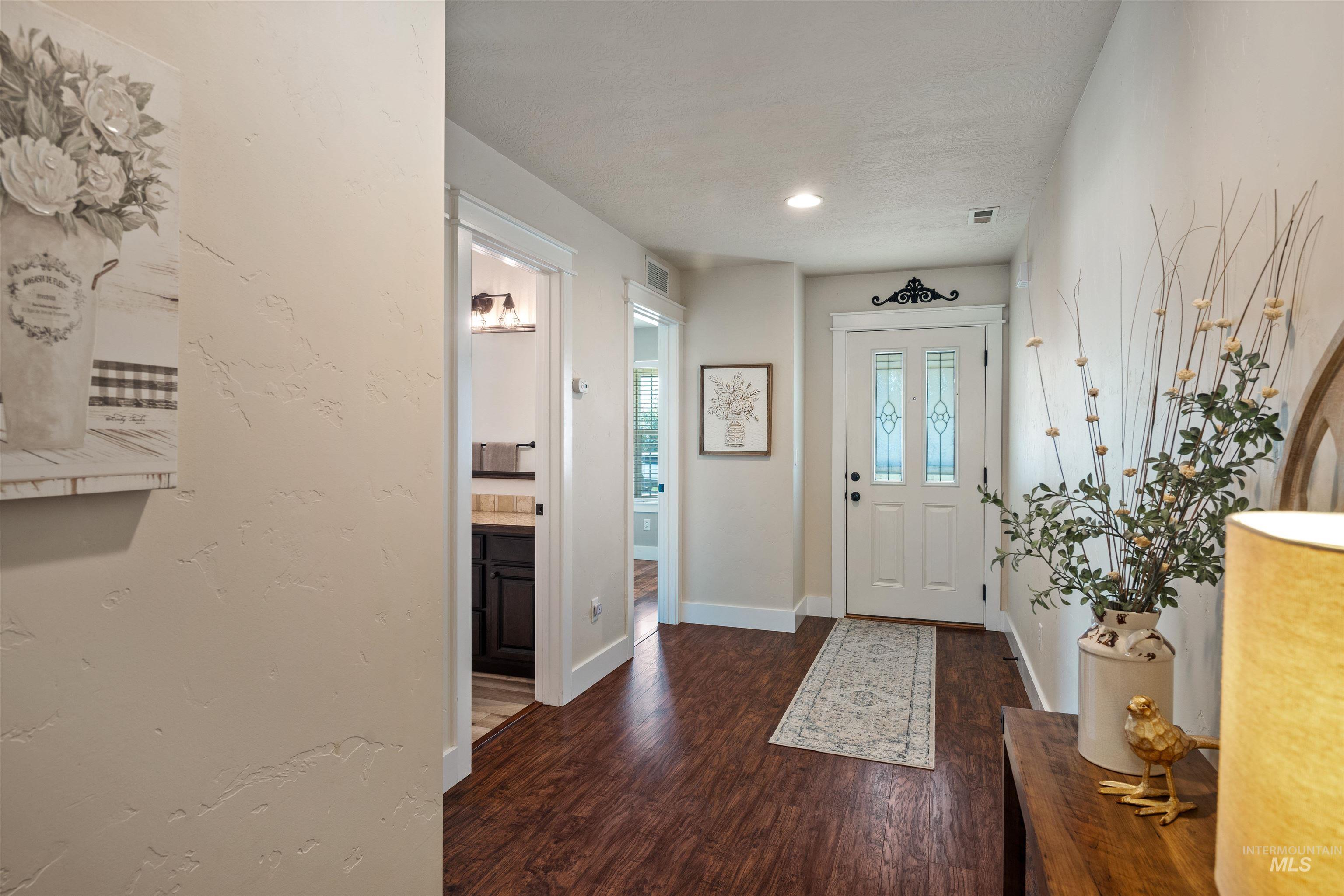 1072 W Woodbury Drive Property Photo 8