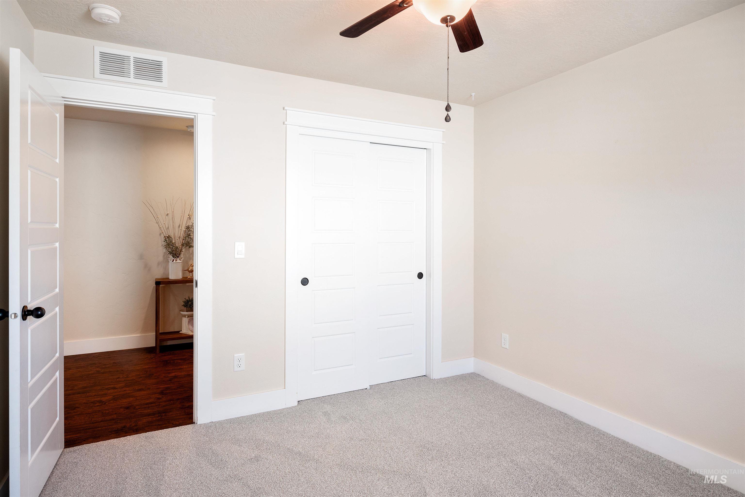 1072 W Woodbury Drive Property Photo 10