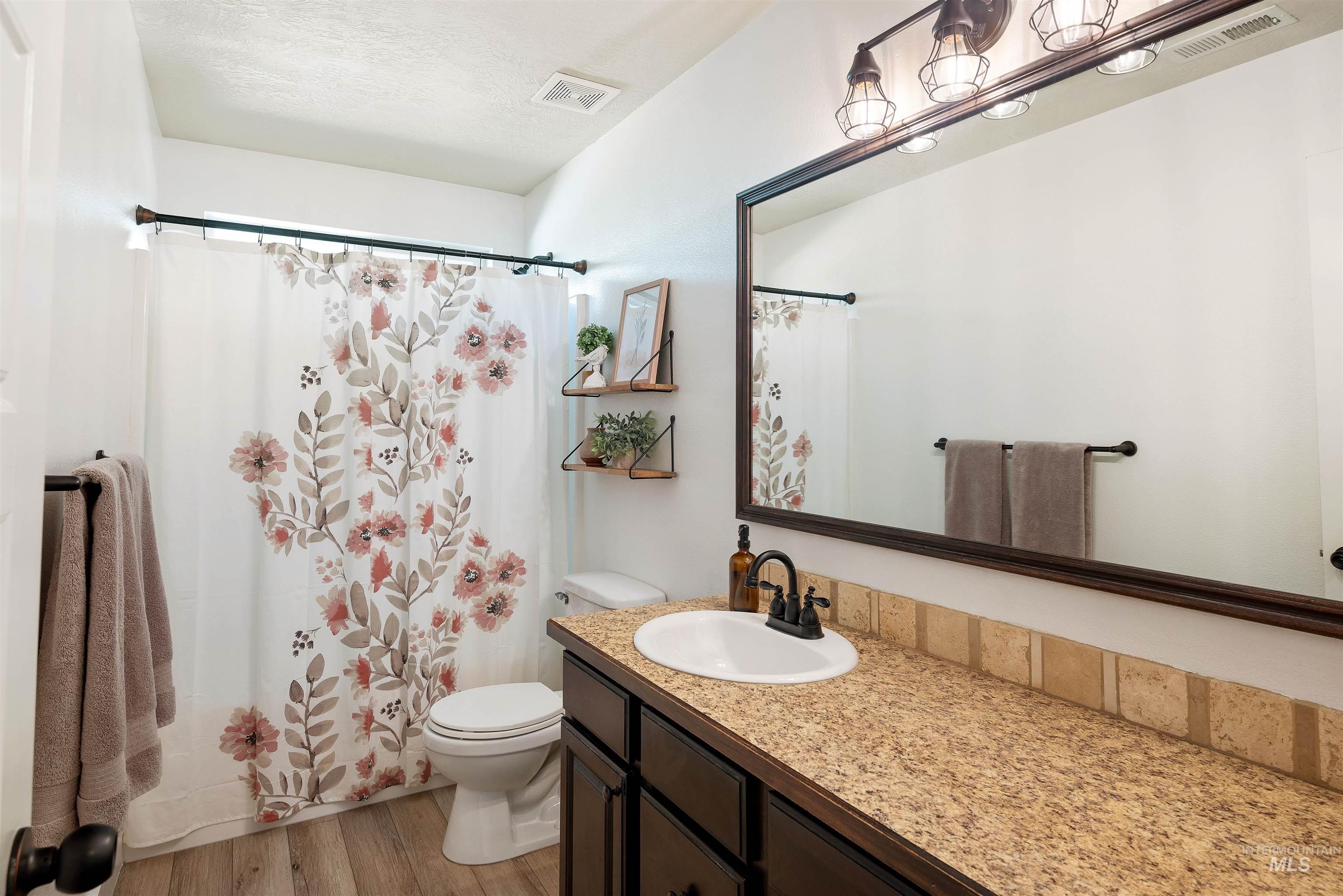 1072 W Woodbury Drive Property Photo 11