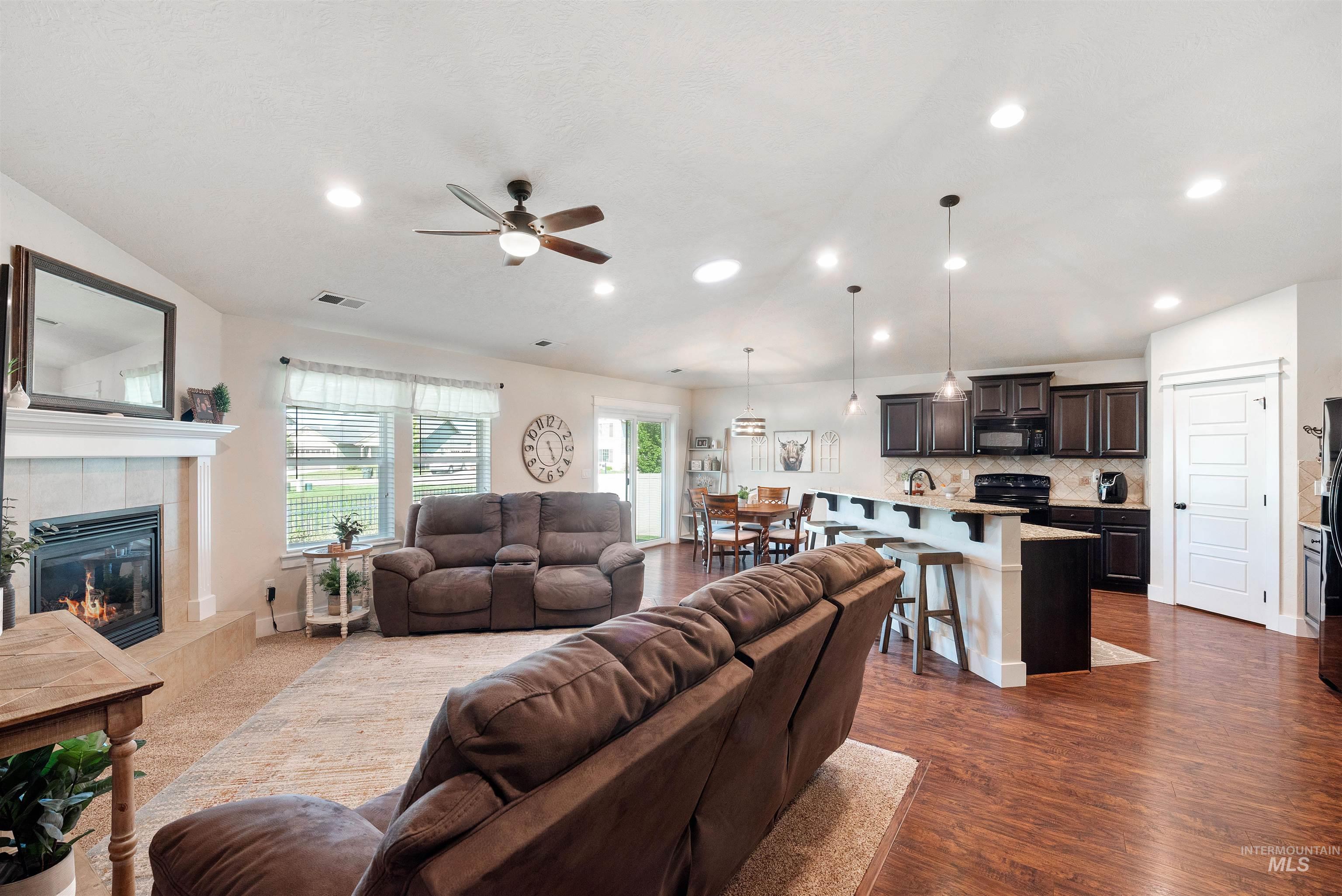 1072 W Woodbury Drive Property Photo 13