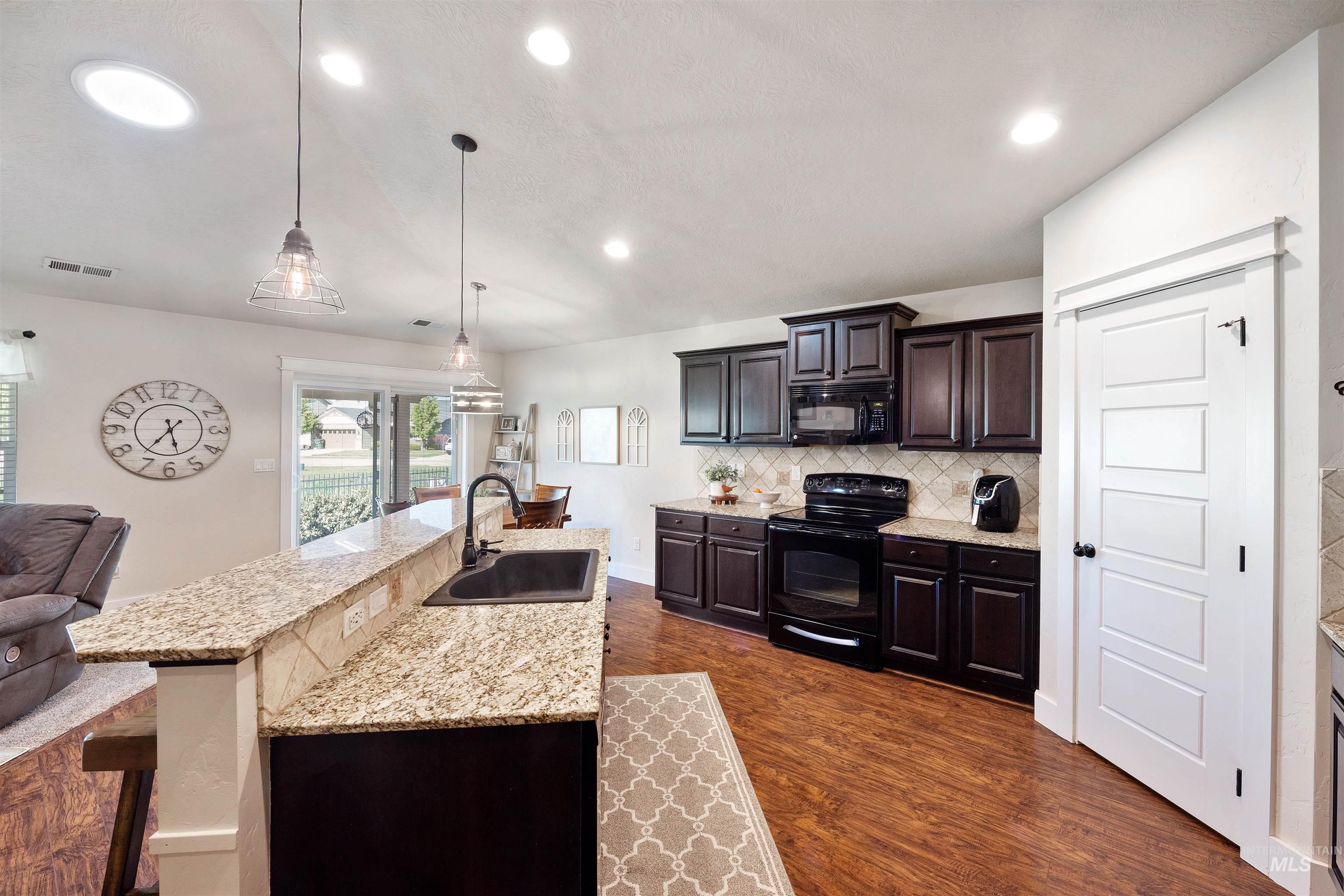 1072 W Woodbury Drive Property Photo 25