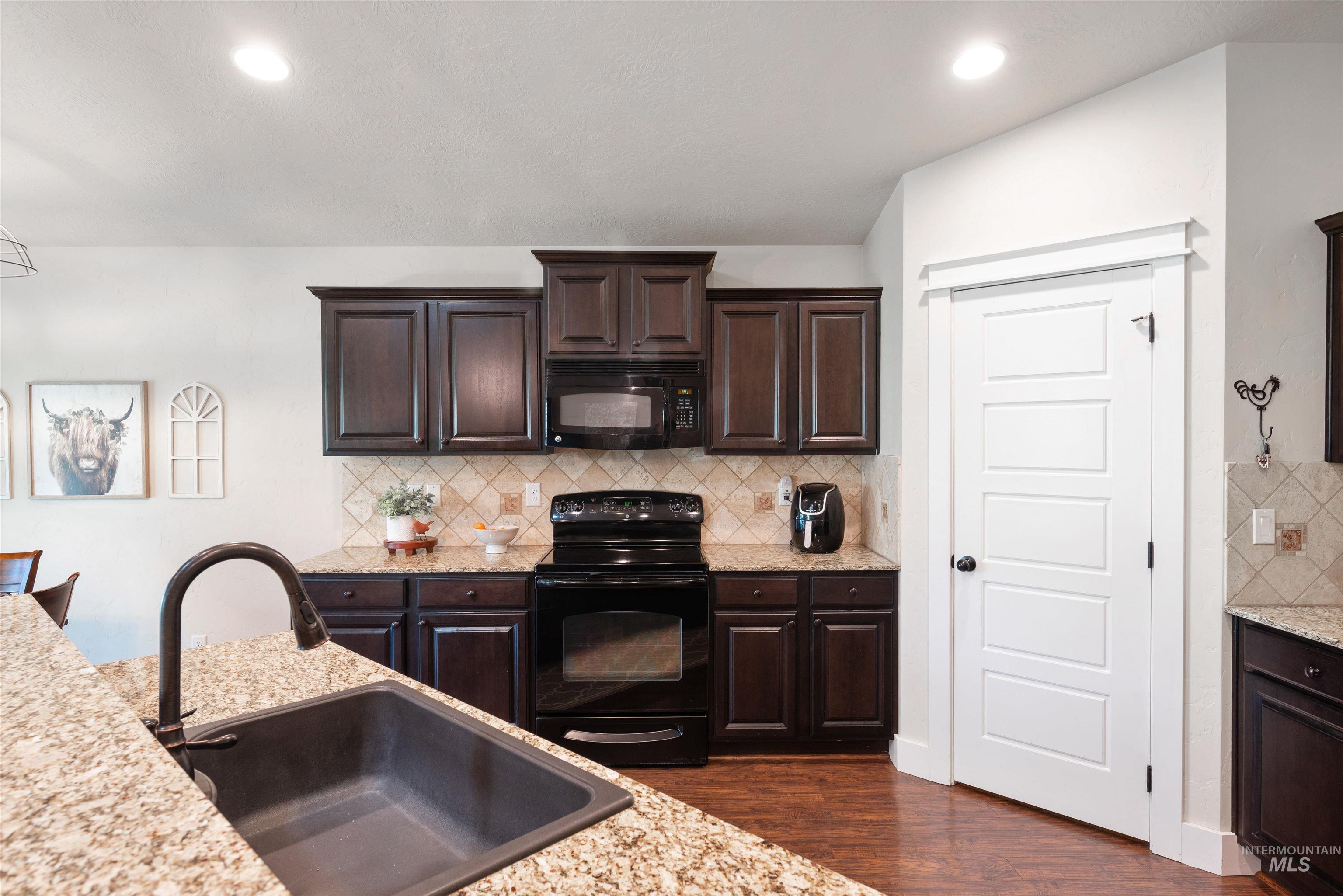 1072 W Woodbury Drive Property Photo 26