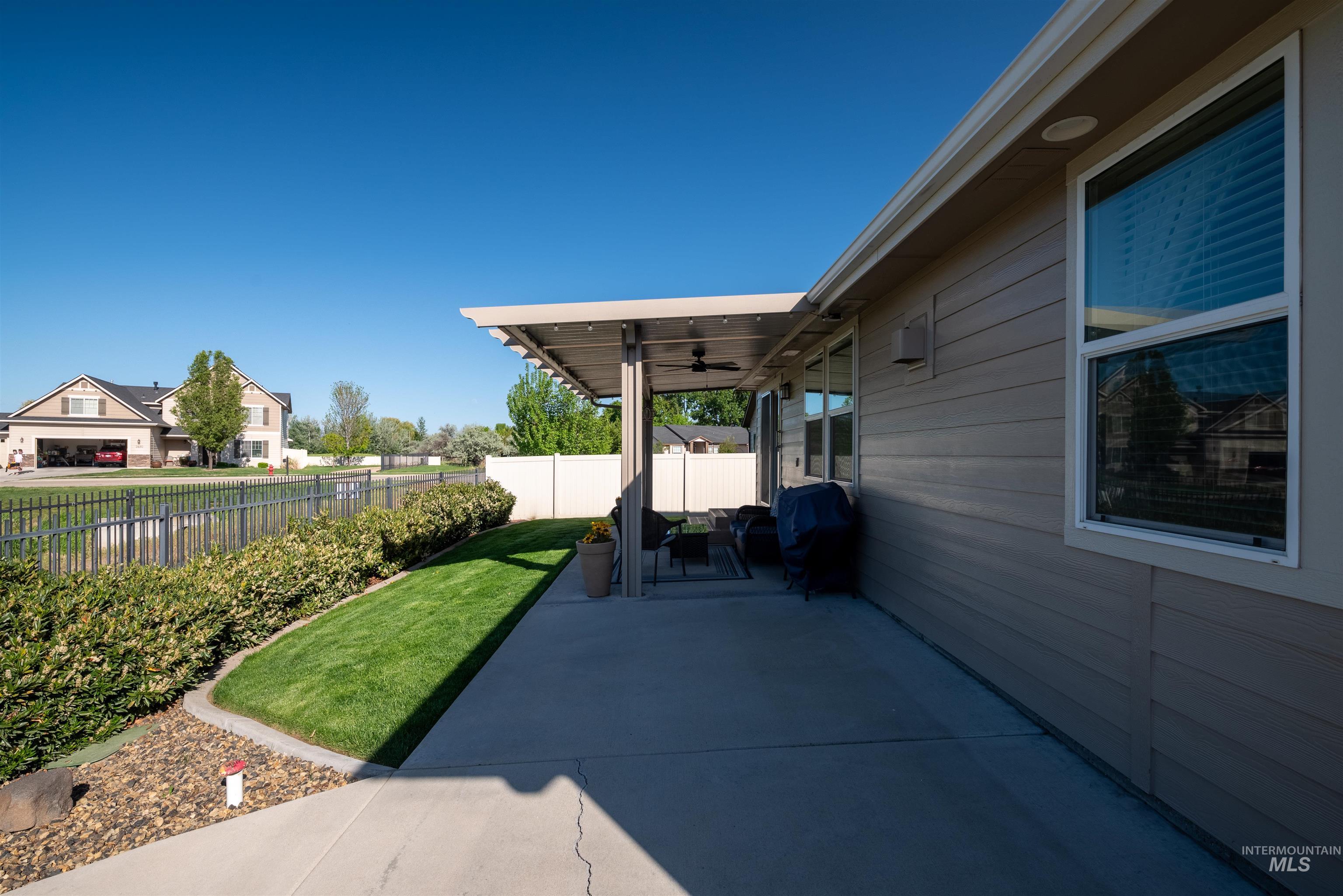 1072 W Woodbury Drive Property Photo 41
