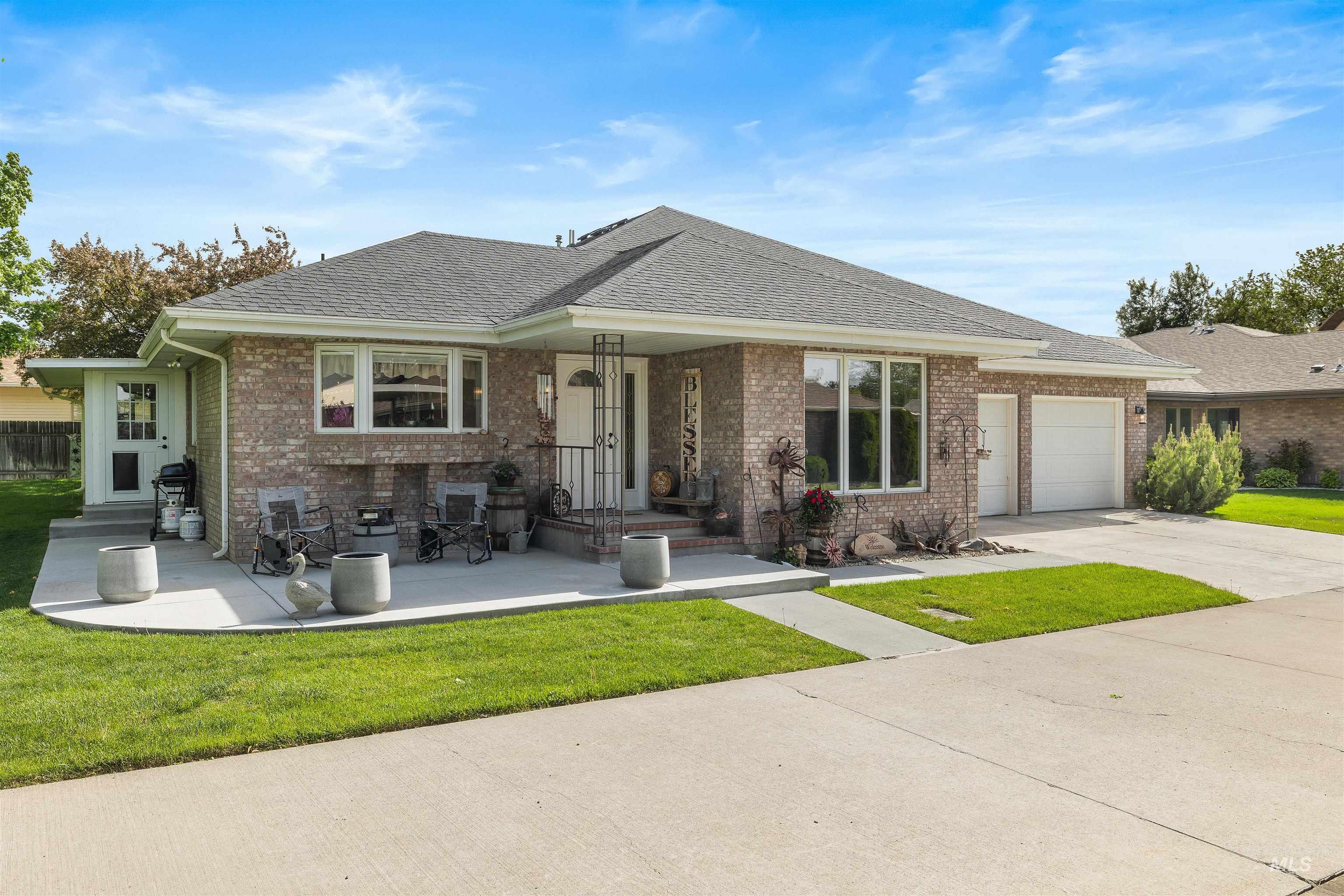 2380 Twin Oaks Park Property Photo 1