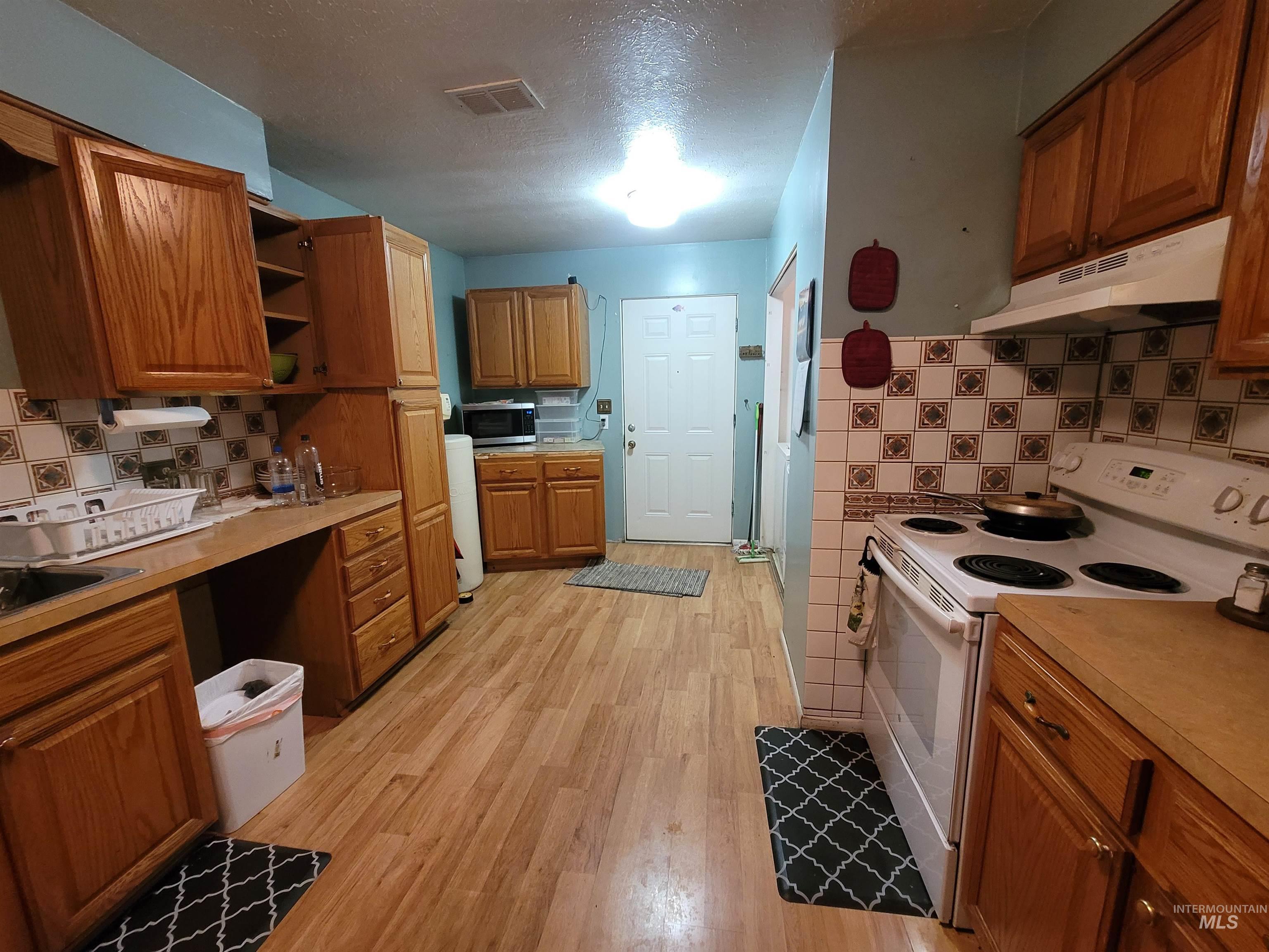 2201 E 1775 S Property Photo 6