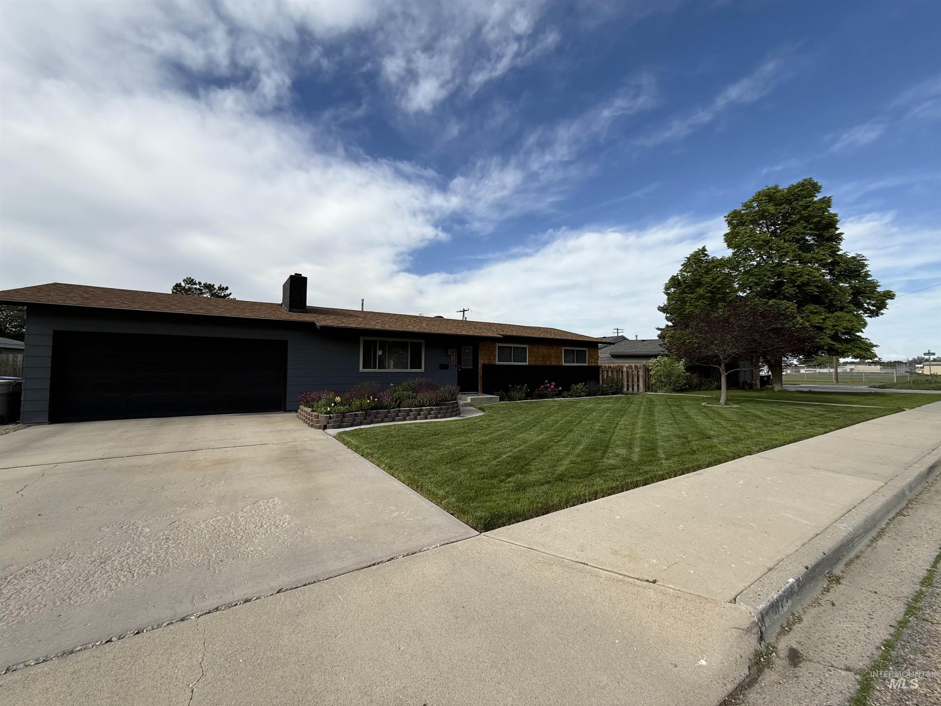 412 W Dakota Ave Property Photo 5