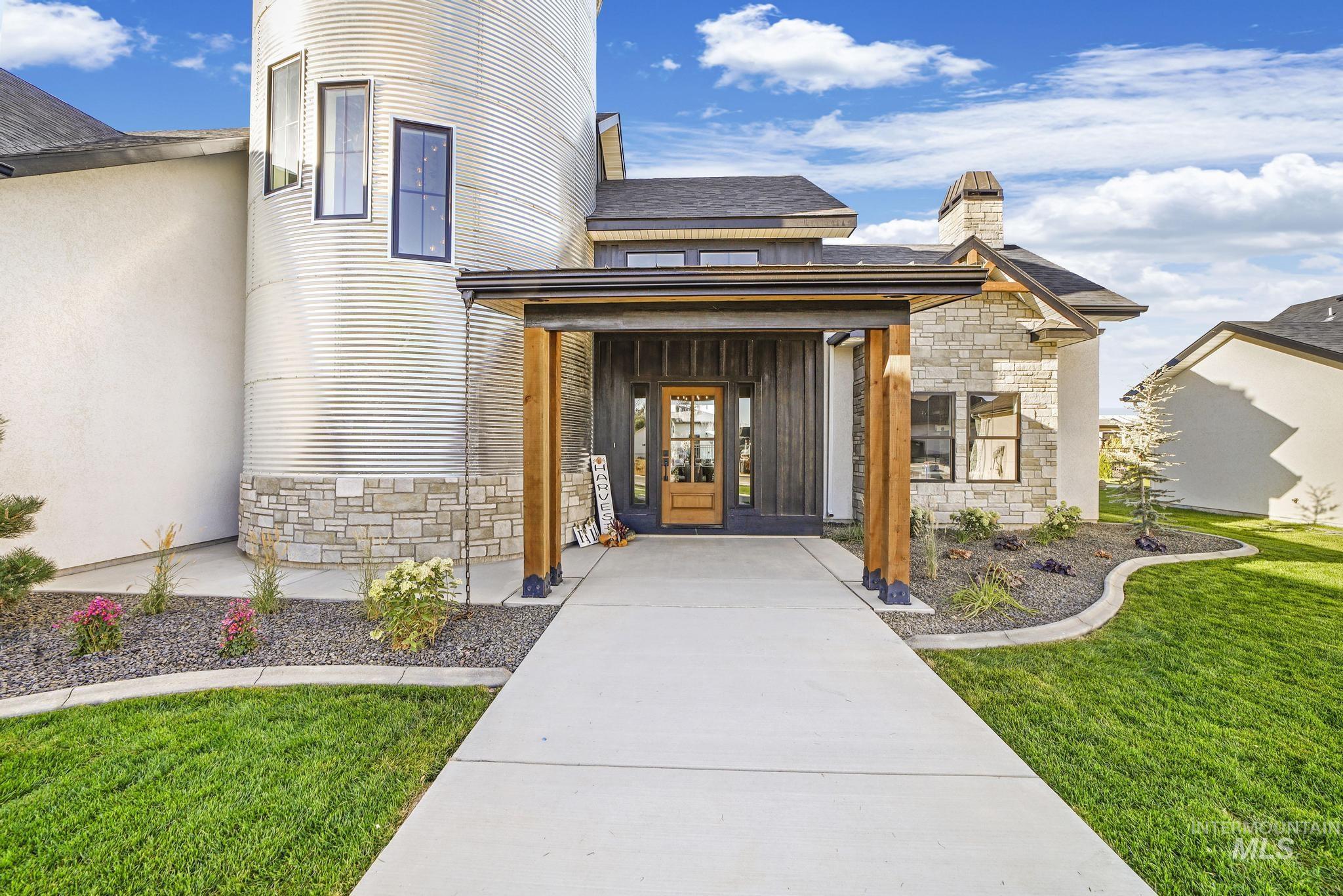 1580 Clear Creek Loop Property Photo 3