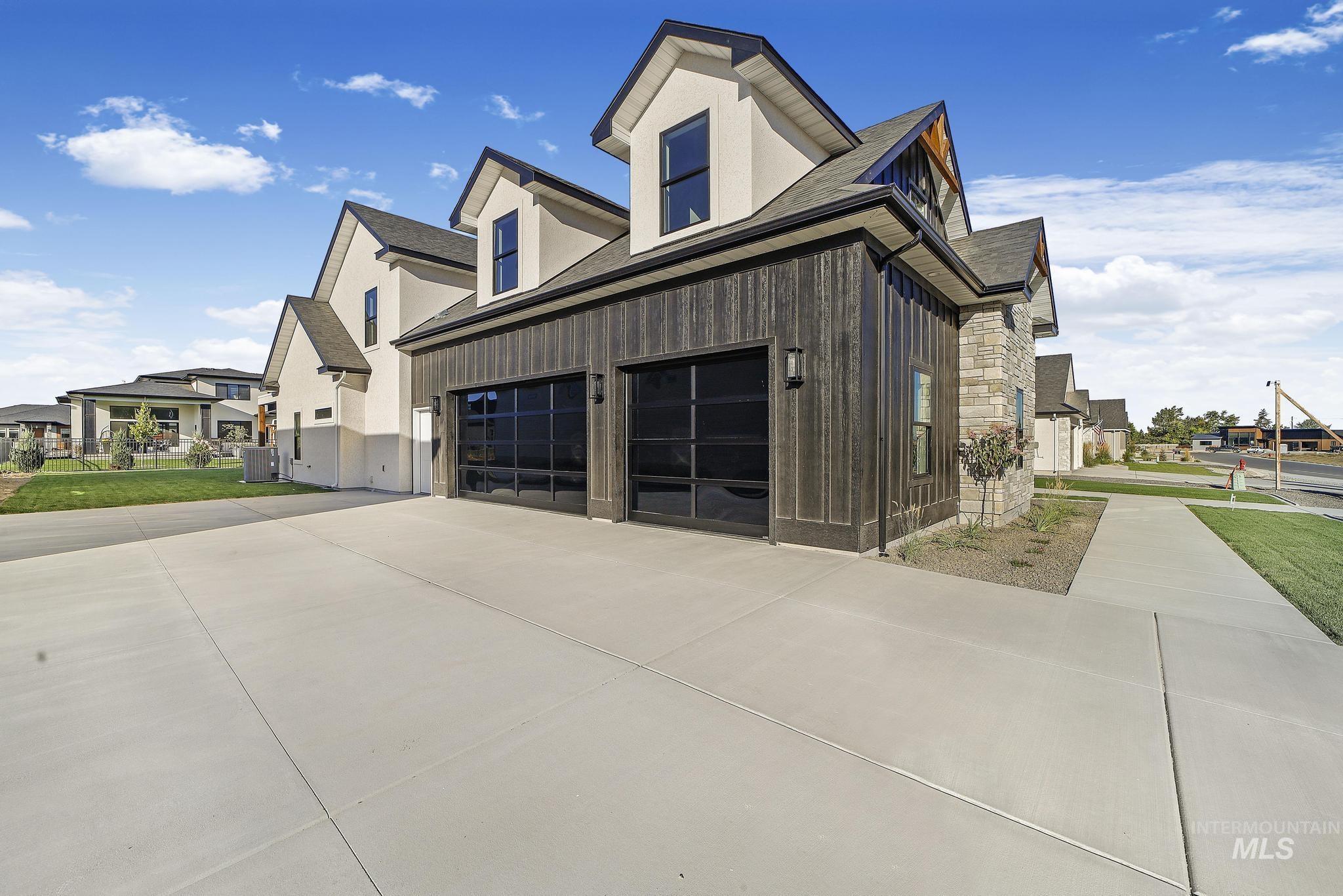 1580 Clear Creek Loop Property Photo 4