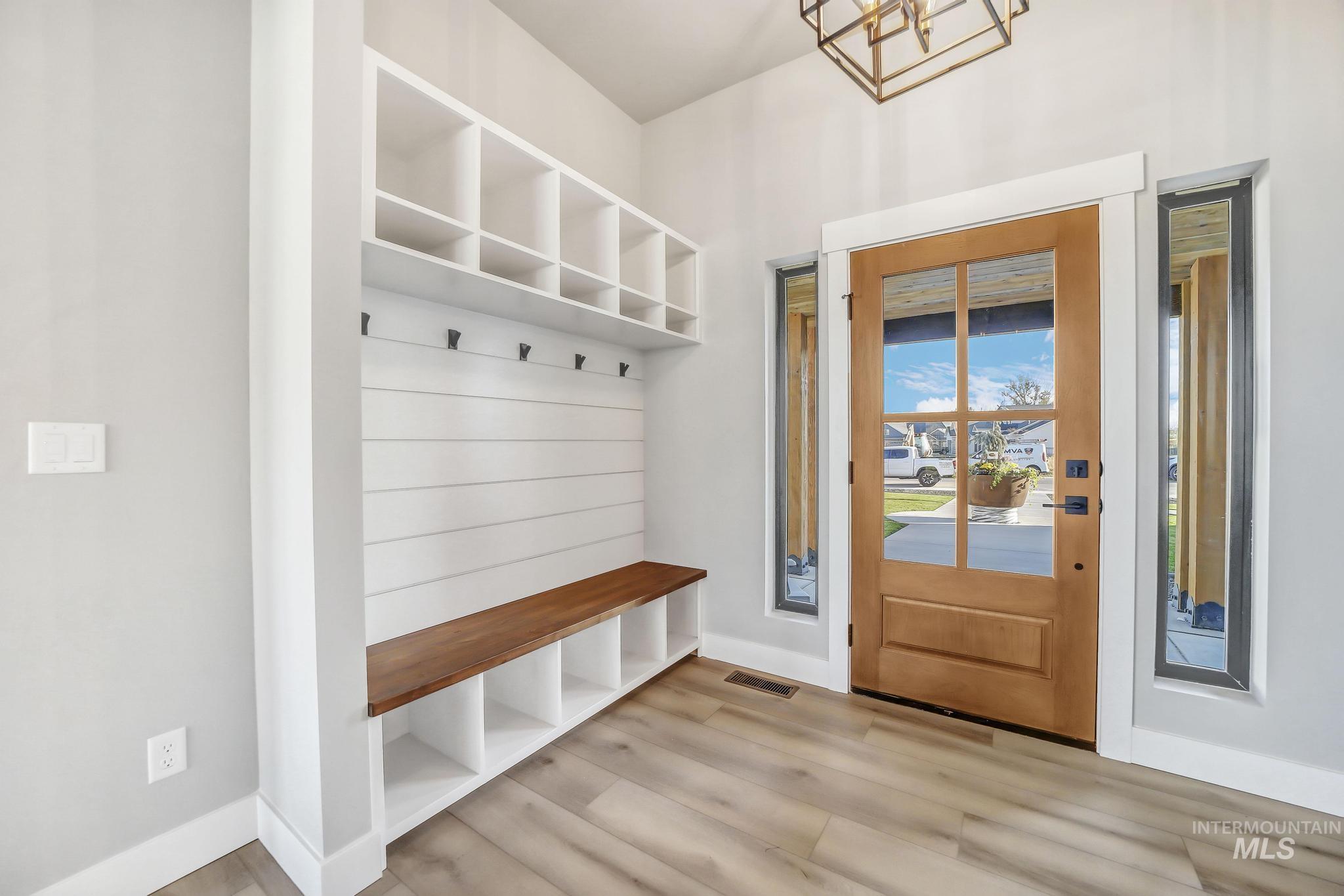 1580 Clear Creek Loop Property Photo 5
