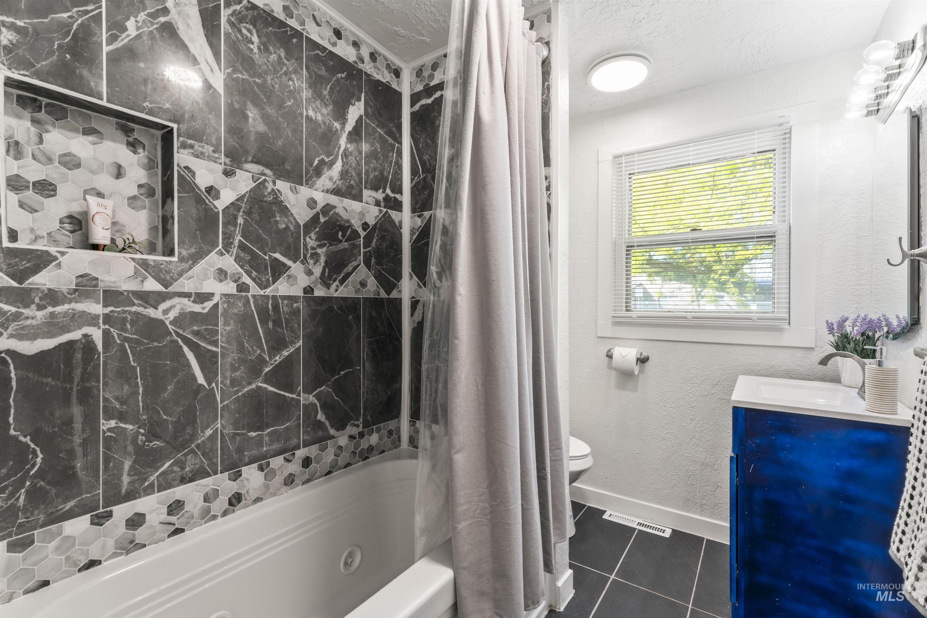 6436 W Fairfield Ave Property Photo 27