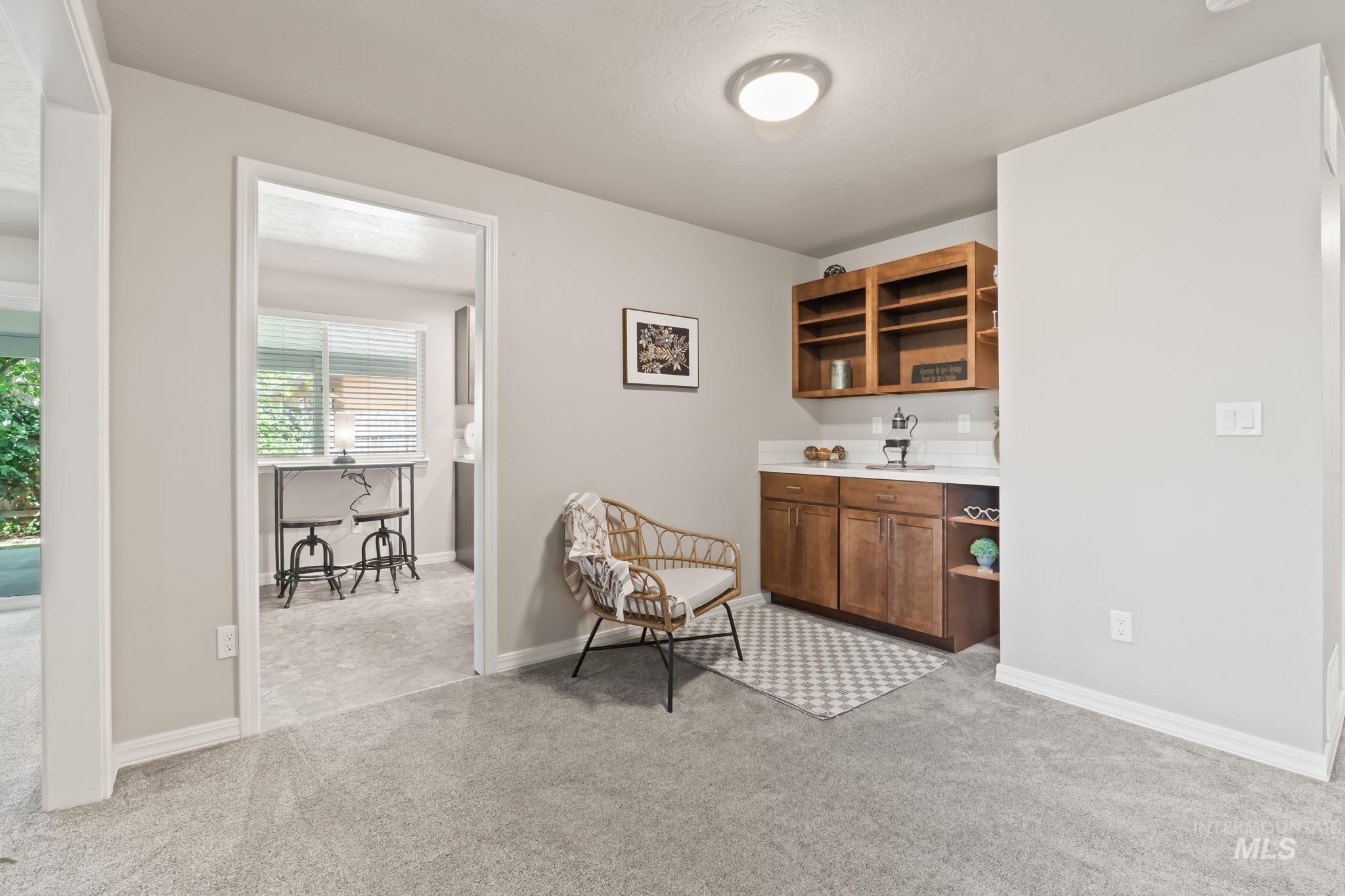 2155 N Fairmeadow Dr Property Photo 4