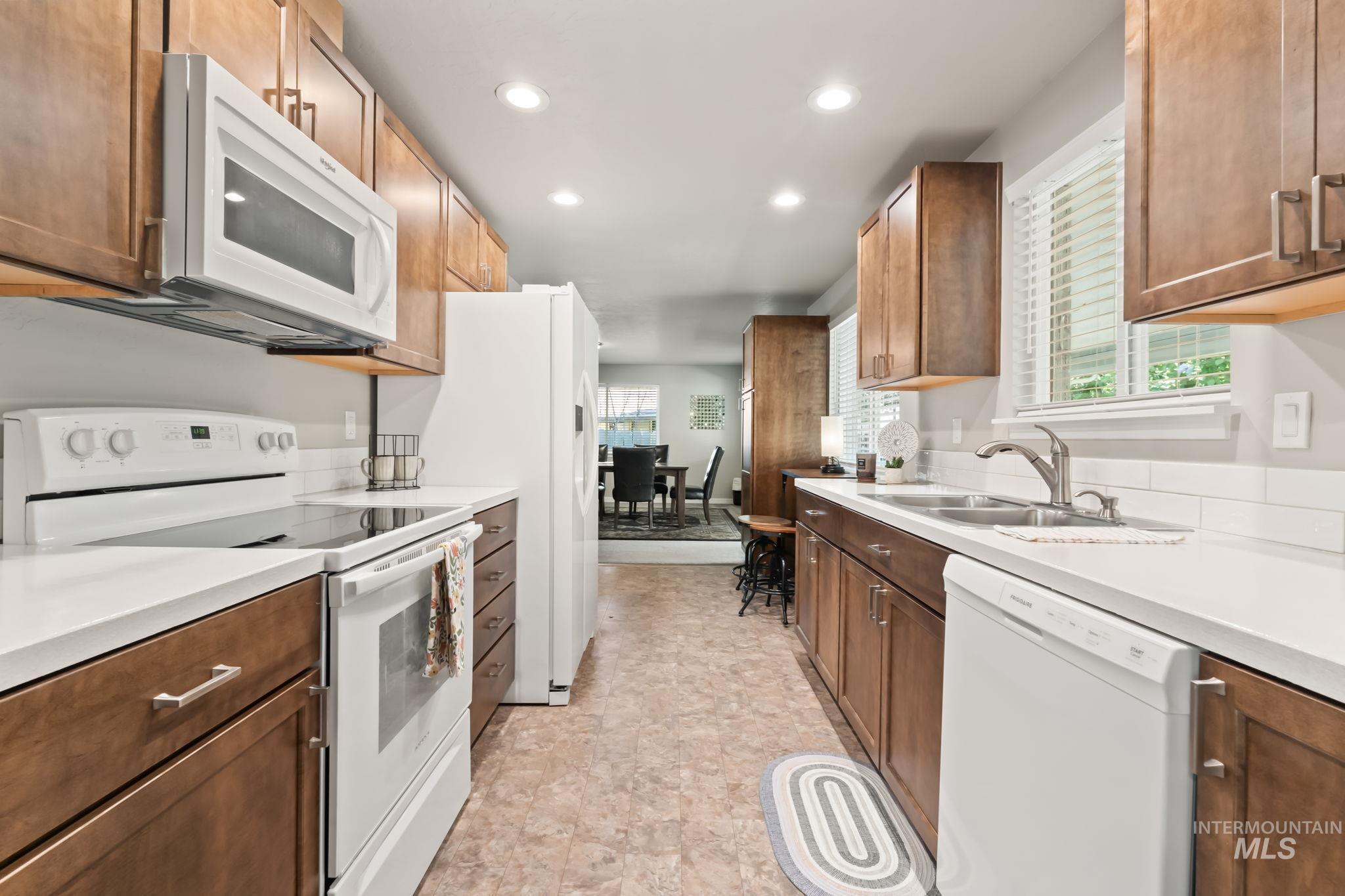 2155 N Fairmeadow Dr Property Photo 8