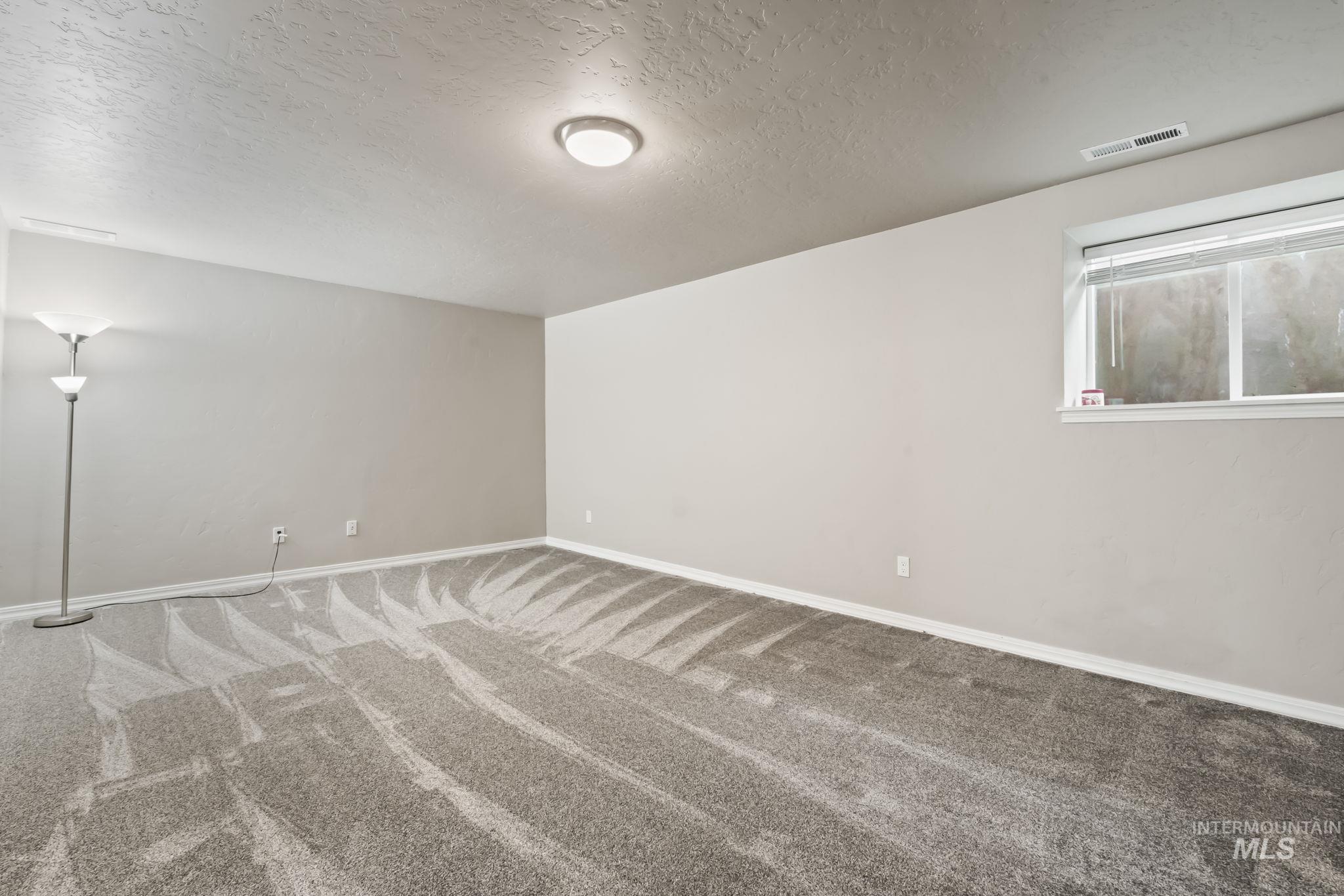 2155 N Fairmeadow Dr Property Photo 17