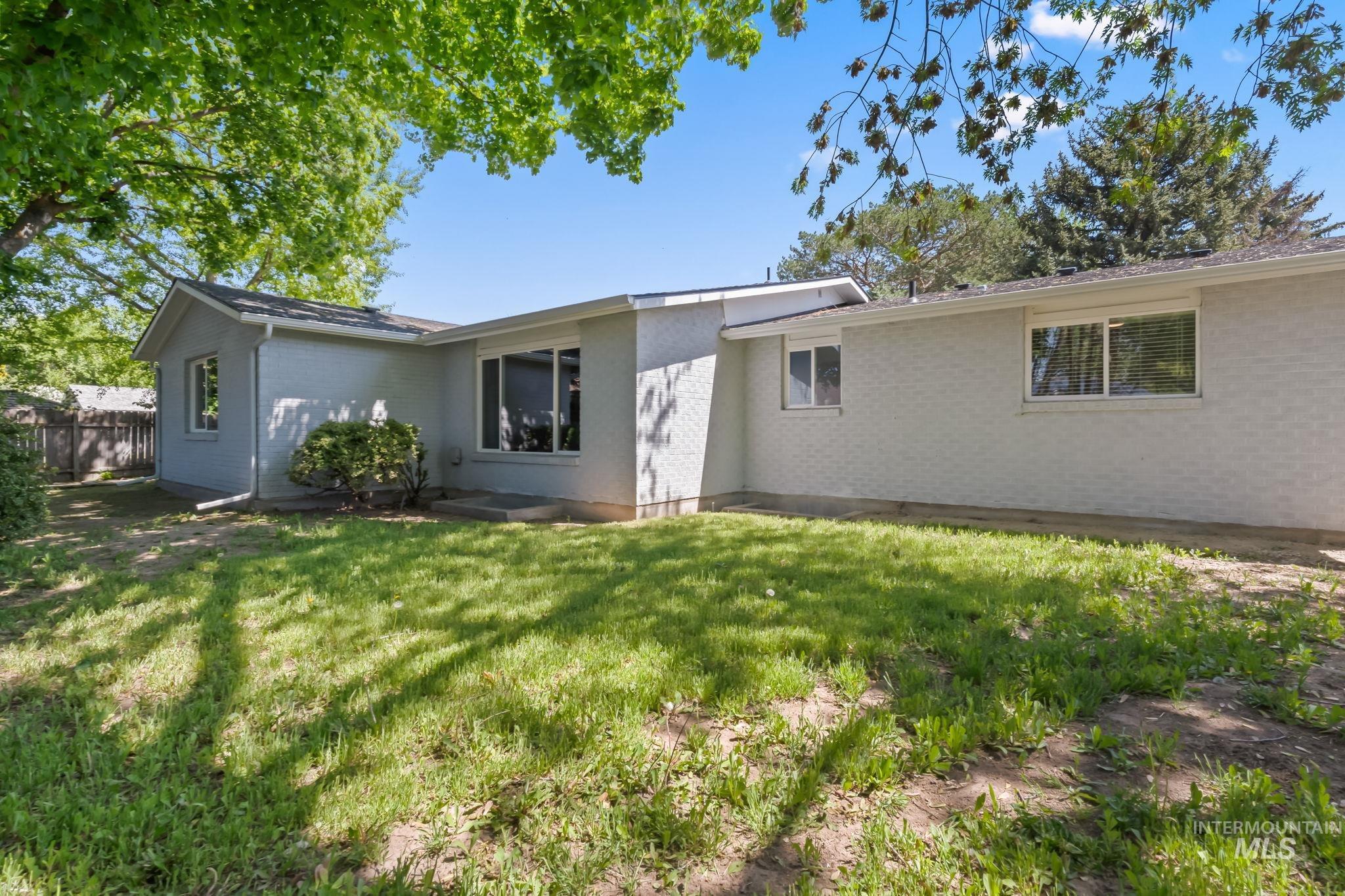 2155 N Fairmeadow Dr Property Photo 24