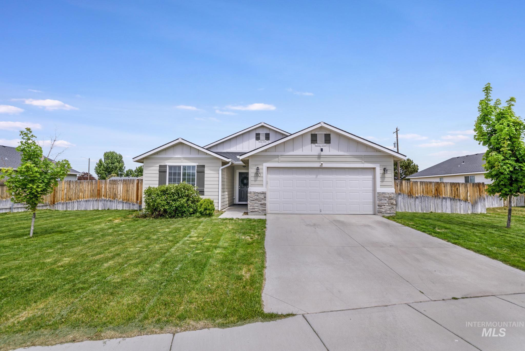 880 Sw Lago St Property Photo